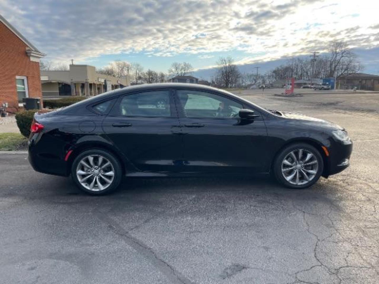 2015 Black Clearcoat Chrysler 200 S (1C3CCCBG7FN) with an 3.6L V6 DOHC 24V FFV engine, 9-Speed Automatic transmission, located at 1184 Kauffman Ave, Fairborn, OH, 45324, (937) 908-9800, 39.807072, -84.030914 - Photo#3