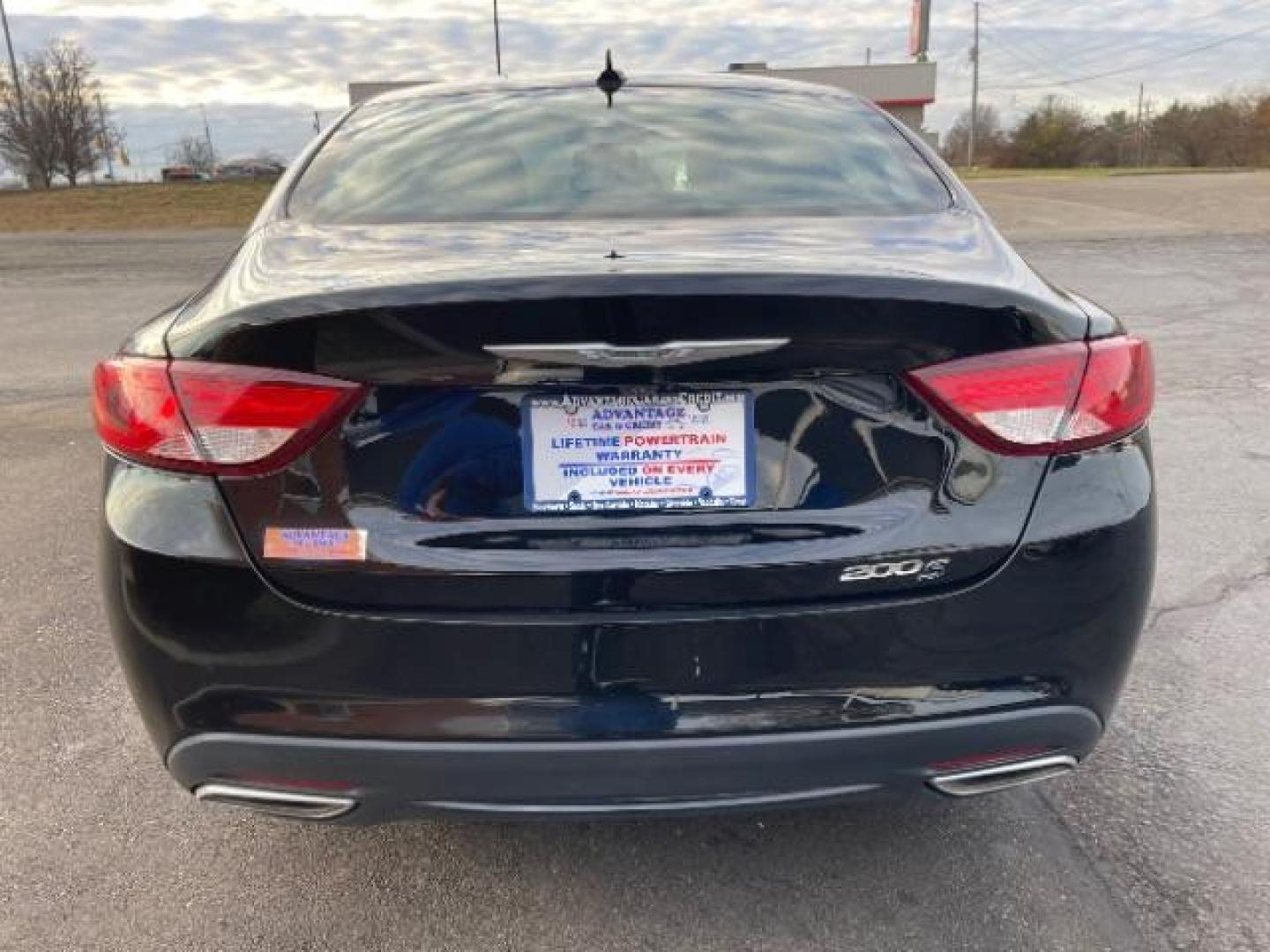 2015 Black Clearcoat Chrysler 200 S (1C3CCCBG7FN) with an 3.6L V6 DOHC 24V FFV engine, 9-Speed Automatic transmission, located at 1184 Kauffman Ave, Fairborn, OH, 45324, (937) 908-9800, 39.807072, -84.030914 - Photo#4