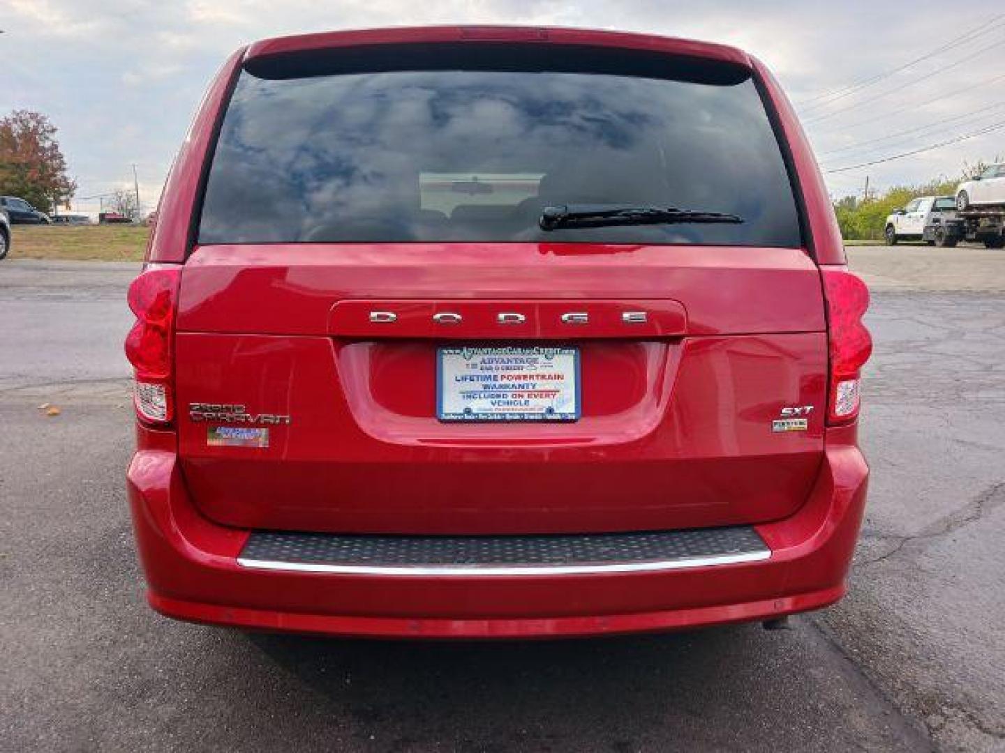 2015 Dp Cherry Red Crystal PC Dodge Grand Caravan SXT (2C4RDGCG1FR) with an 3.6L V6 DOHC 24V engine, 6-Speed Automatic transmission, located at 4508 South Dixie Dr, Moraine, OH, 45439, (937) 908-9800, 39.689976, -84.218452 - Photo#5