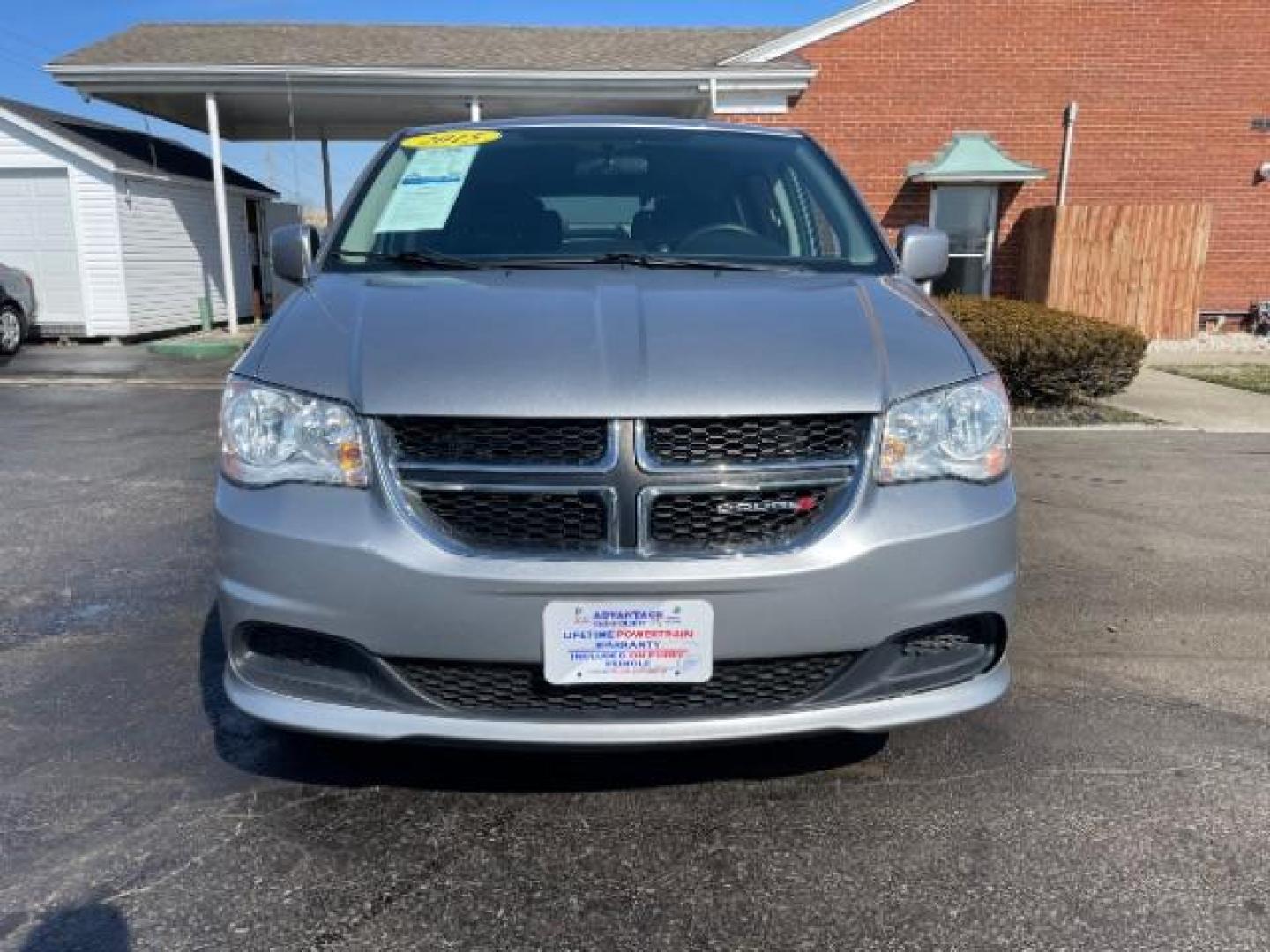 2015 Billet Silver Metallic CC Dodge Grand Caravan SXT (2C4RDGCG7FR) with an 3.6L V6 DOHC 24V engine, 6-Speed Automatic transmission, located at 880 E. National Road, Vandalia, OH, 45377, (937) 908-9800, 39.891918, -84.183594 - Photo#2