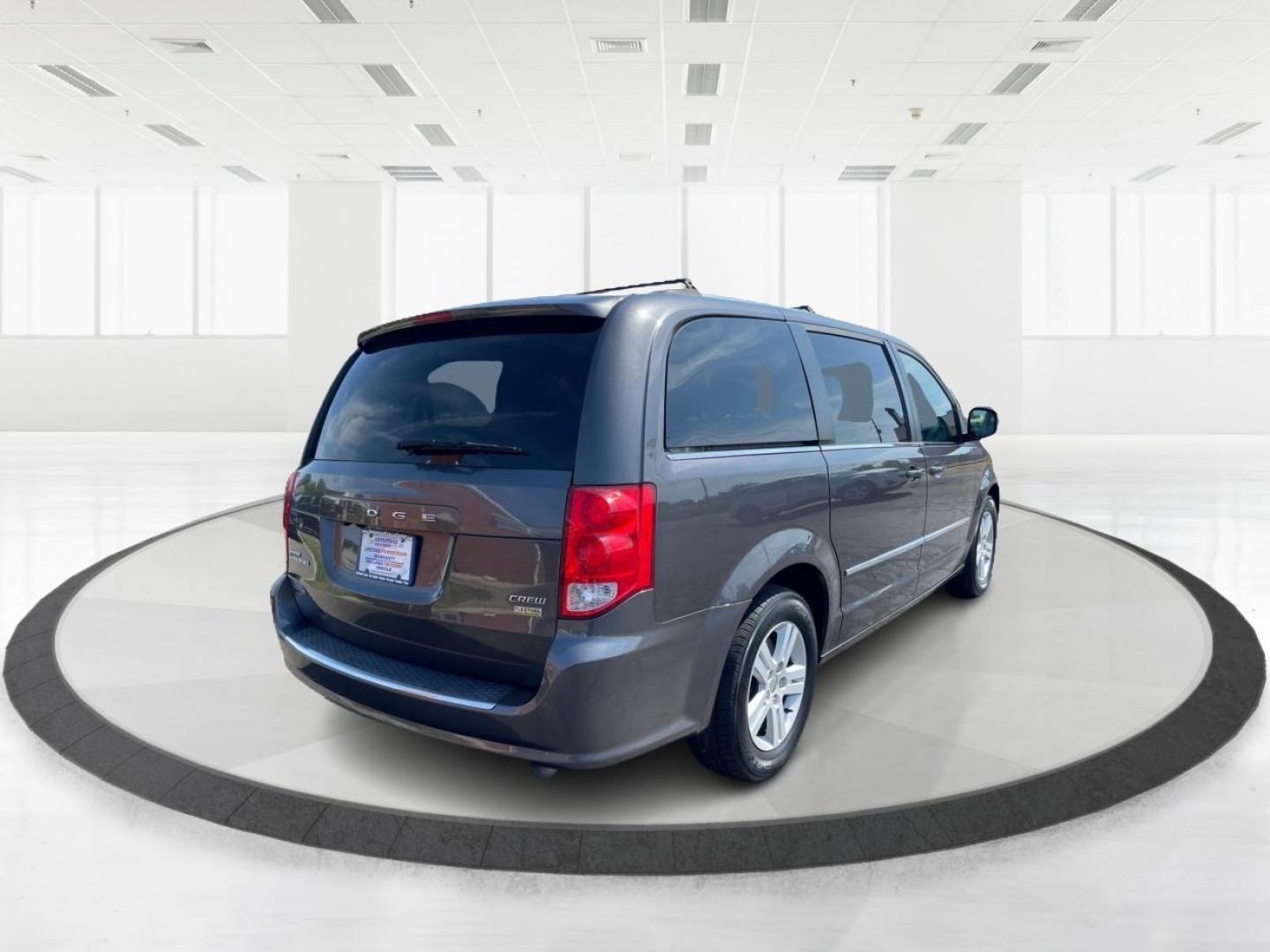 2015 Gray Dodge Grand Caravan Crew (2C4RDGDG5FR) with an 3.6L V6 DOHC 24V engine, 6-Speed Automatic transmission, located at 1230 East Main St, Xenia, OH, 45385, (937) 908-9800, 39.688026, -83.910172 - Photo#2