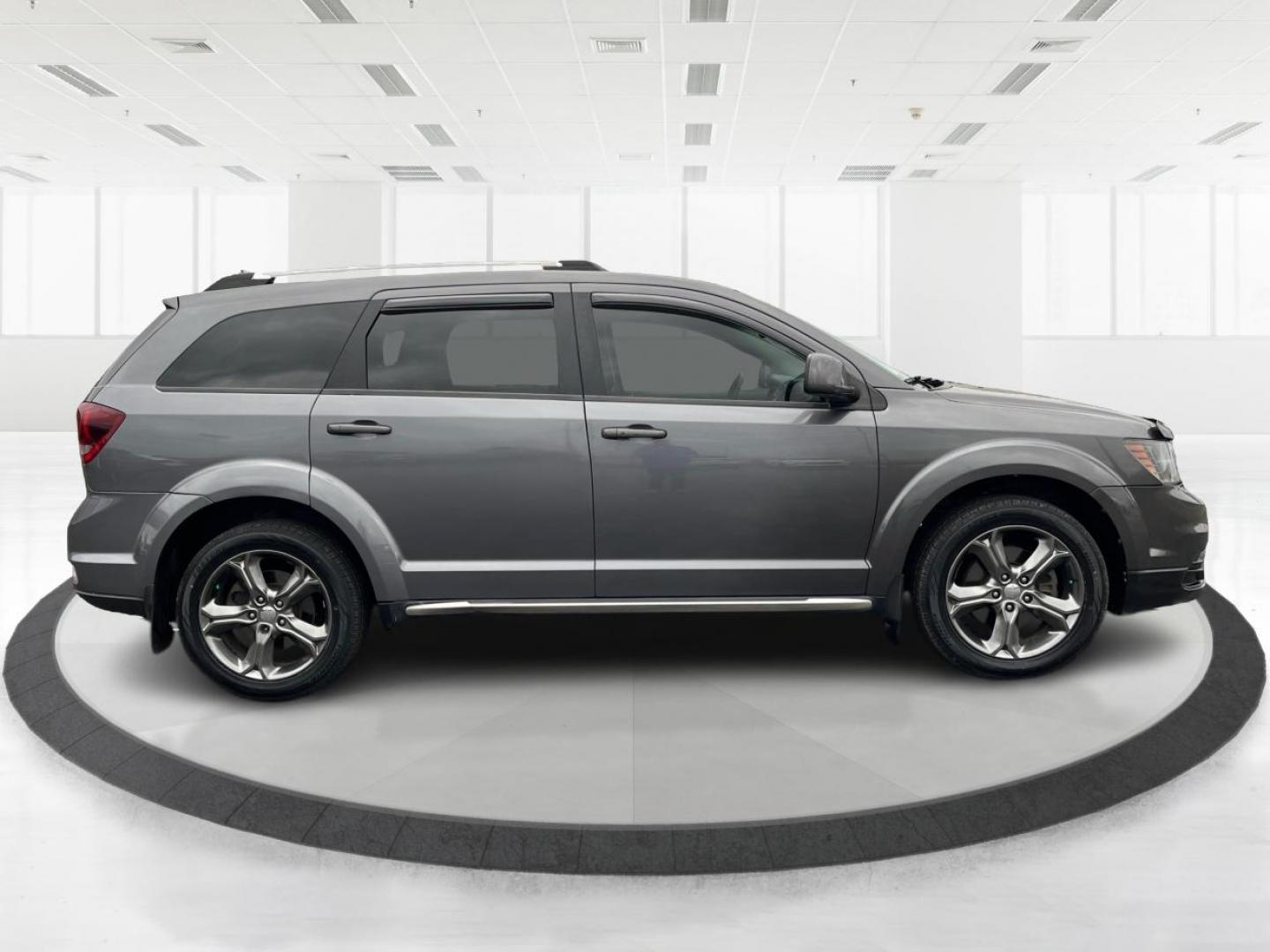 2015 Granite Crystal Met CC Dodge Journey Crossroad FWD (3C4PDCGG5FT) with an 3.6L V6 DOHC 24V engine, 6-Speed Automatic transmission, located at 1230 East Main St, Xenia, OH, 45385, (937) 908-9800, 39.688026, -83.910172 - Photo#1