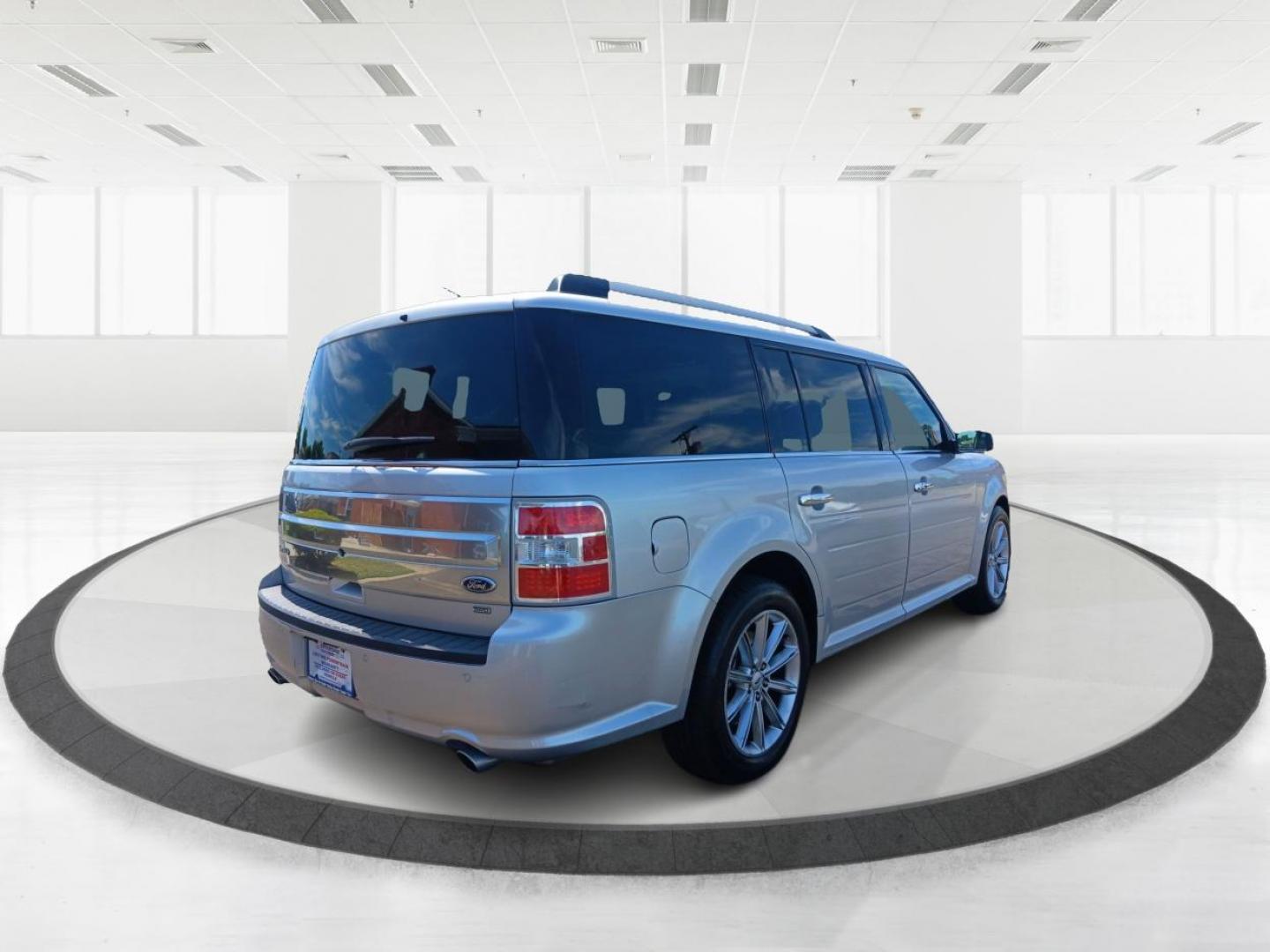 2015 Ingot Silver Metallic Ford Flex Limited AWD (2FMHK6D82FB) with an 3.5L V6 DOHC 24V engine, 6-Speed Automatic Overdrive transmission, located at 880 E. National Road, Vandalia, OH, 45377, (937) 908-9800, 39.891918, -84.183594 - Photo#2