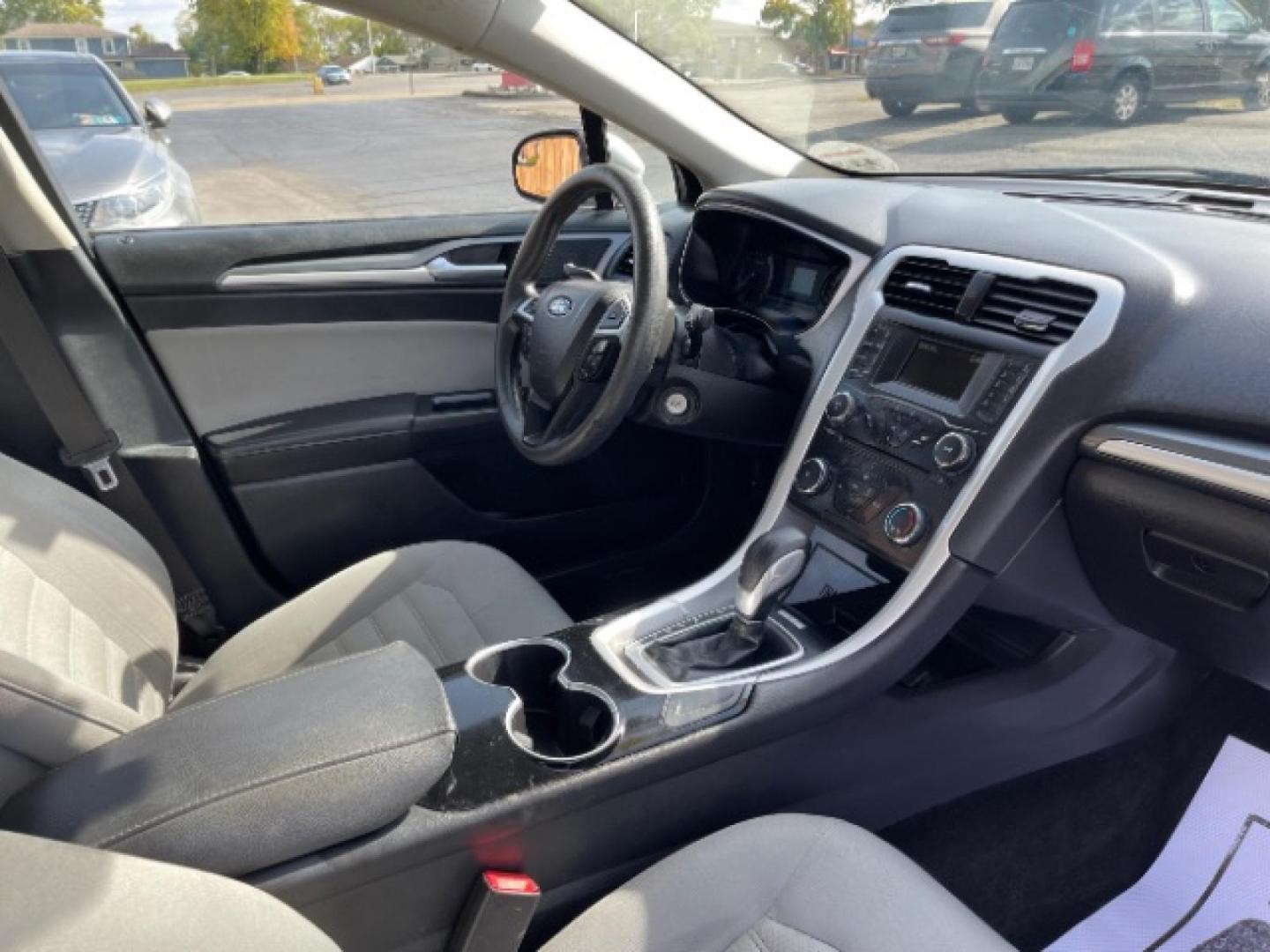 2015 Ingot Silver Ford Fusion S (3FA6P0G74FR) with an 2.5L L4 DOHC 16V engine, 6-Speed Automatic transmission, located at 1230 East Main St, Xenia, OH, 45385, (937) 908-9800, 39.688026, -83.910172 - Photo#17