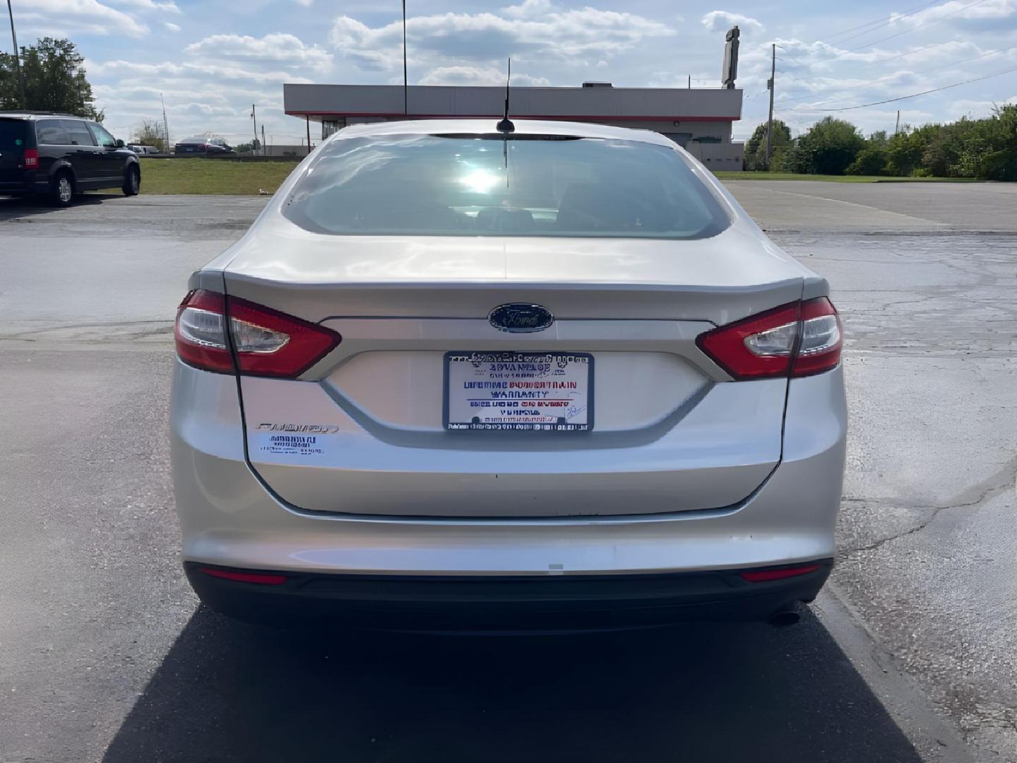 2015 Ingot Silver Ford Fusion (3FA6P0G74FR) with an 2.5L L4 DOHC 16V engine, 6-Speed Automatic transmission, located at 1230 East Main St, Xenia, OH, 45385, (937) 908-9800, 39.688026, -83.910172 - Photo#4