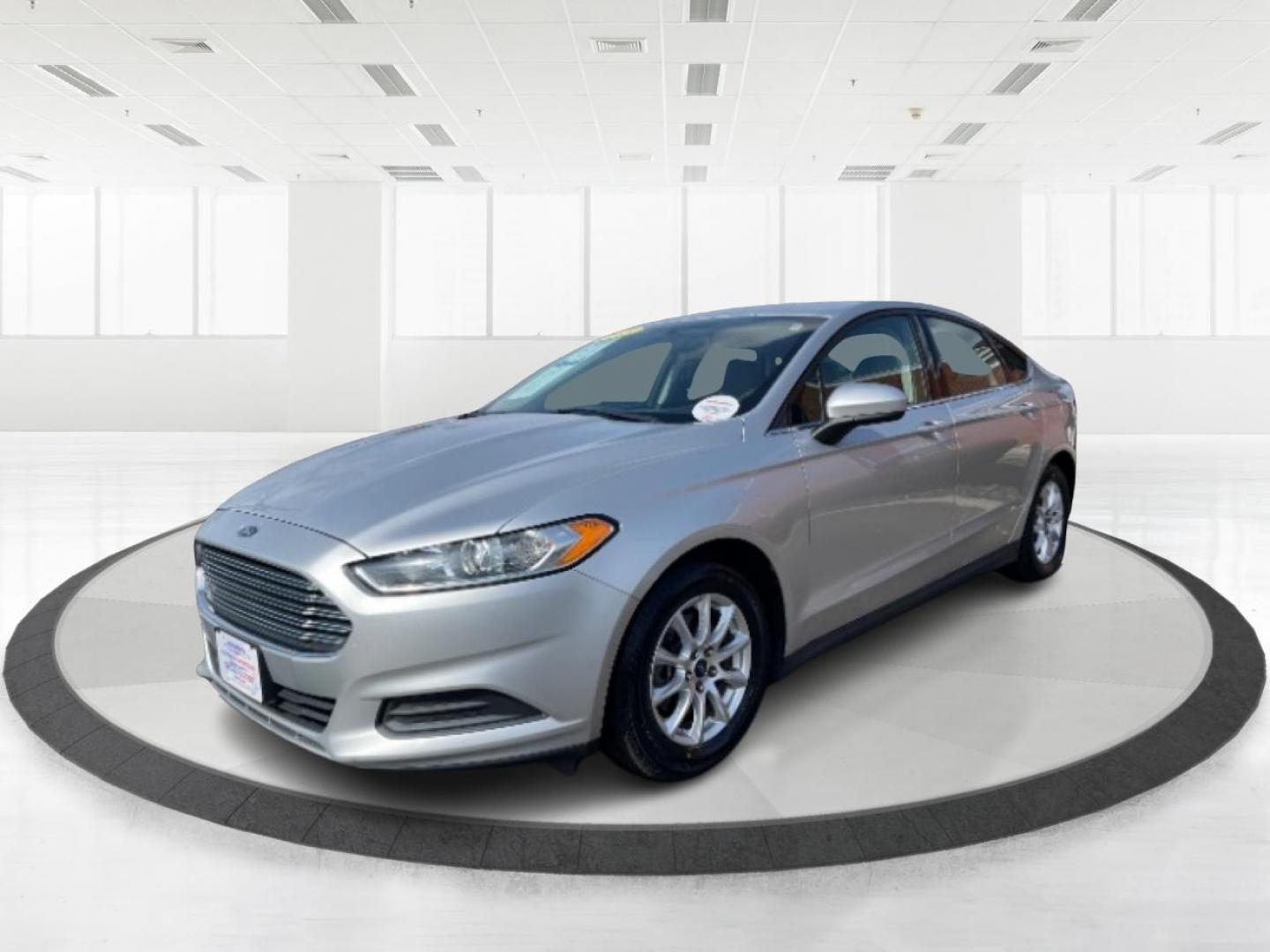 2015 Ingot Silver Ford Fusion S (3FA6P0G74FR) with an 2.5L L4 DOHC 16V engine, 6-Speed Automatic transmission, located at 1230 East Main St, Xenia, OH, 45385, (937) 908-9800, 39.688026, -83.910172 - Photo#3