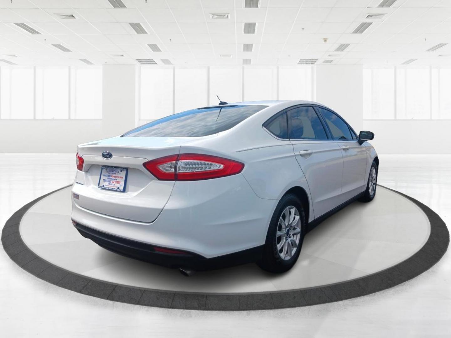 2015 Oxford White Ford Fusion (1FA6P0G71F5) with an 2.5L L4 DOHC 16V engine, 6-Speed Automatic transmission, located at 4508 South Dixie Dr, Moraine, OH, 45439, (937) 908-9800, 39.689976, -84.218452 - Photo#2