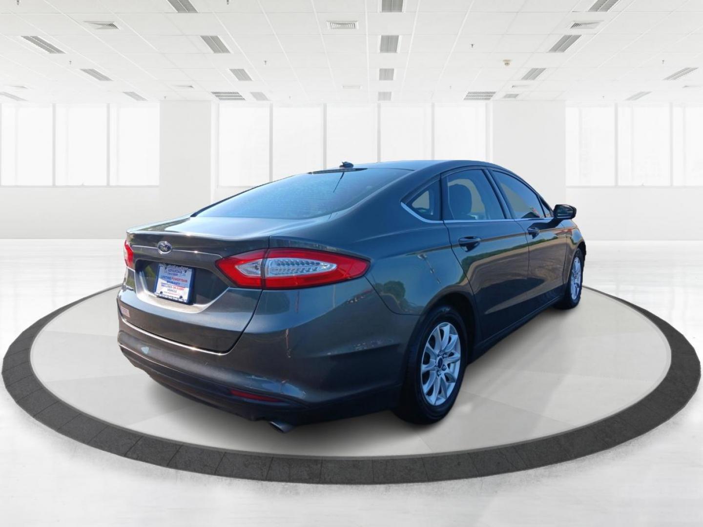 2015 Magnetic Ford Fusion (3FA6P0G78FR) with an 2.5L L4 DOHC 16V engine, 6-Speed Automatic transmission, located at 880 E. National Road, Vandalia, OH, 45377, (937) 908-9800, 39.891918, -84.183594 - Photo#2