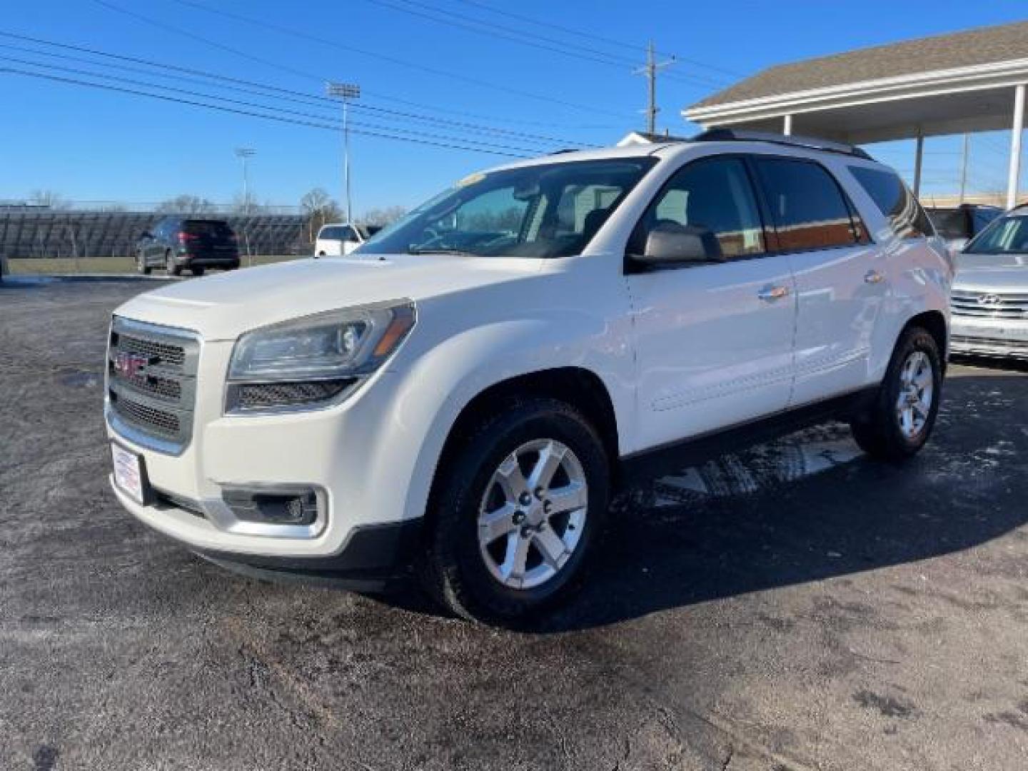 2015 Summit White GMC Acadia SLE-2 AWD (1GKKVPKD3FJ) with an 3.6L V6 DOHC 24V engine, 6-Speed Automatic transmission, located at 1184 Kauffman Ave, Fairborn, OH, 45324, (937) 908-9800, 39.807072, -84.030914 - Photo#1