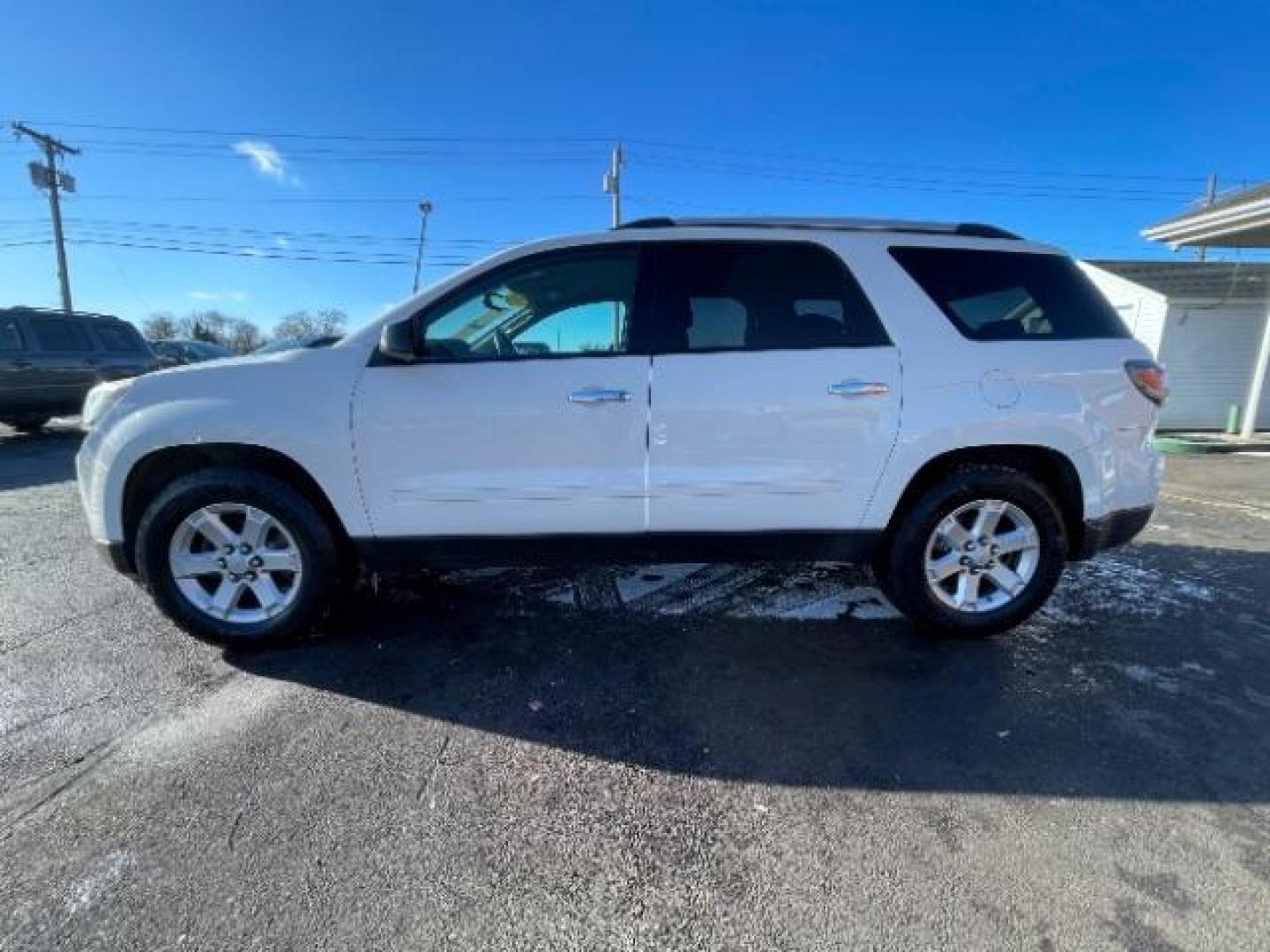 2015 Summit White GMC Acadia SLE-2 AWD (1GKKVPKD3FJ) with an 3.6L V6 DOHC 24V engine, 6-Speed Automatic transmission, located at 1184 Kauffman Ave, Fairborn, OH, 45324, (937) 908-9800, 39.807072, -84.030914 - Photo#5