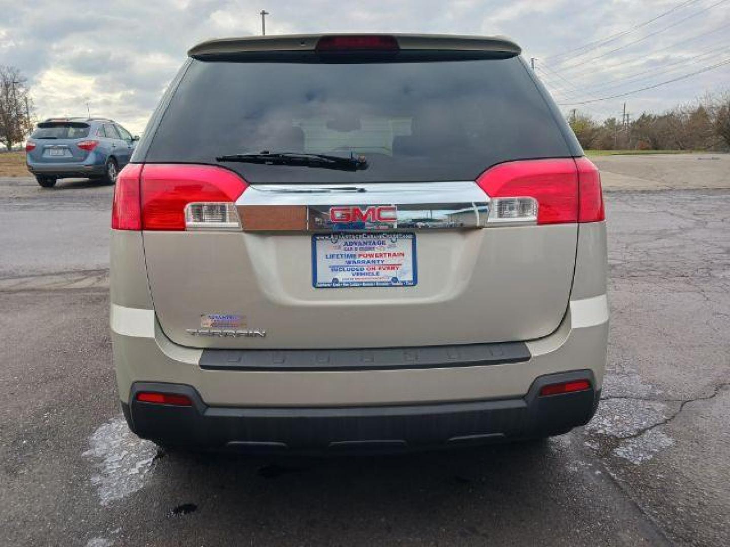 2015 Champagne Silver Metallic GMC Terrain SLE1 FWD (2GKALMEK3F6) with an 2.4L L4 DOHC 16V engine, 6-Speed Automatic transmission, located at 1230 East Main St, Xenia, OH, 45385, (937) 908-9800, 39.688026, -83.910172 - Photo#5