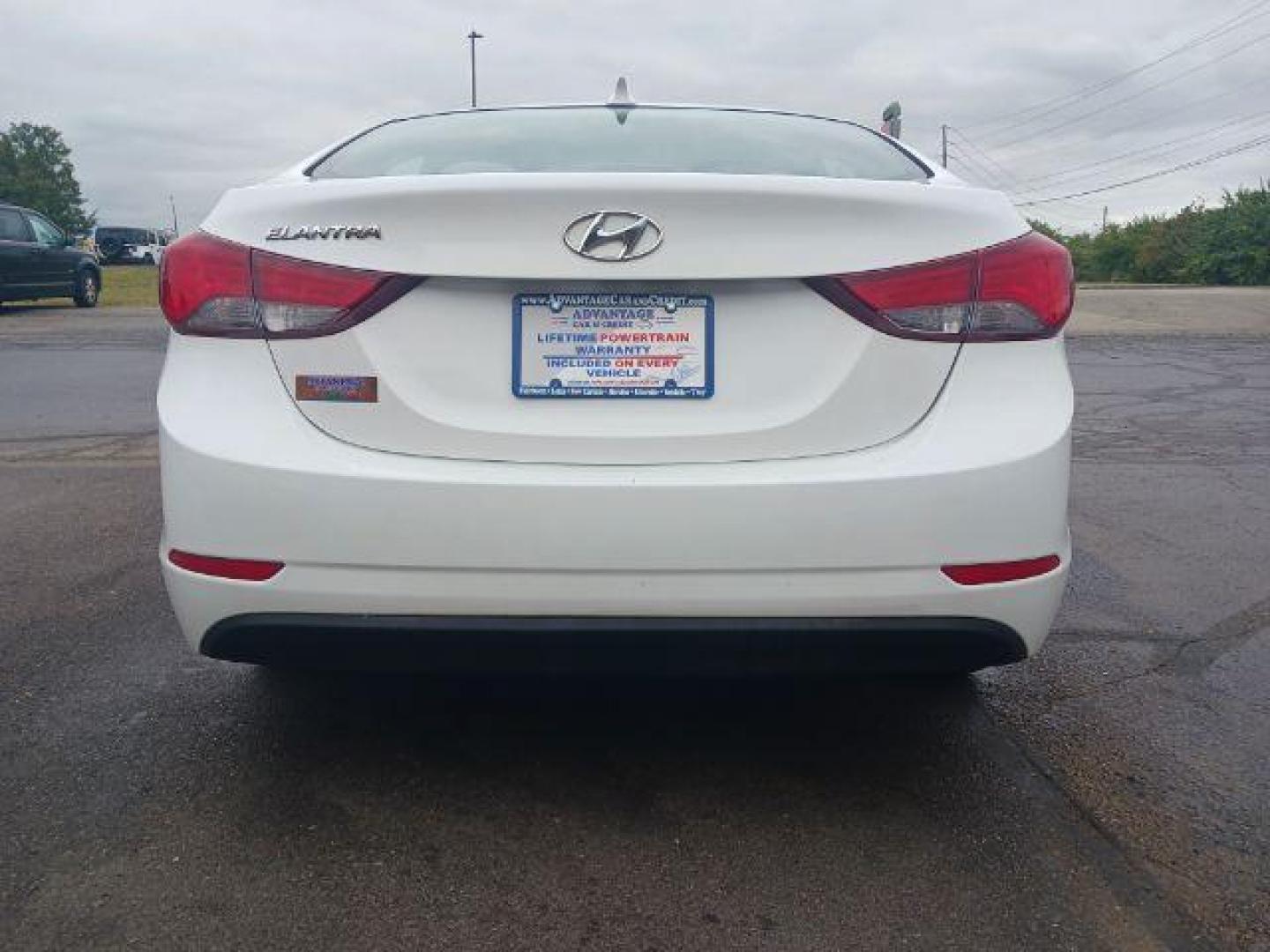 2015 Quartz White Pearl Hyundai Elantra SE 6AT (5NPDH4AE6FH) with an 1.8L L4 DOHC 16V engine, 6-Speed Automatic transmission, located at 1230 East Main St, Xenia, OH, 45385, (937) 908-9800, 39.688026, -83.910172 - Photo#5