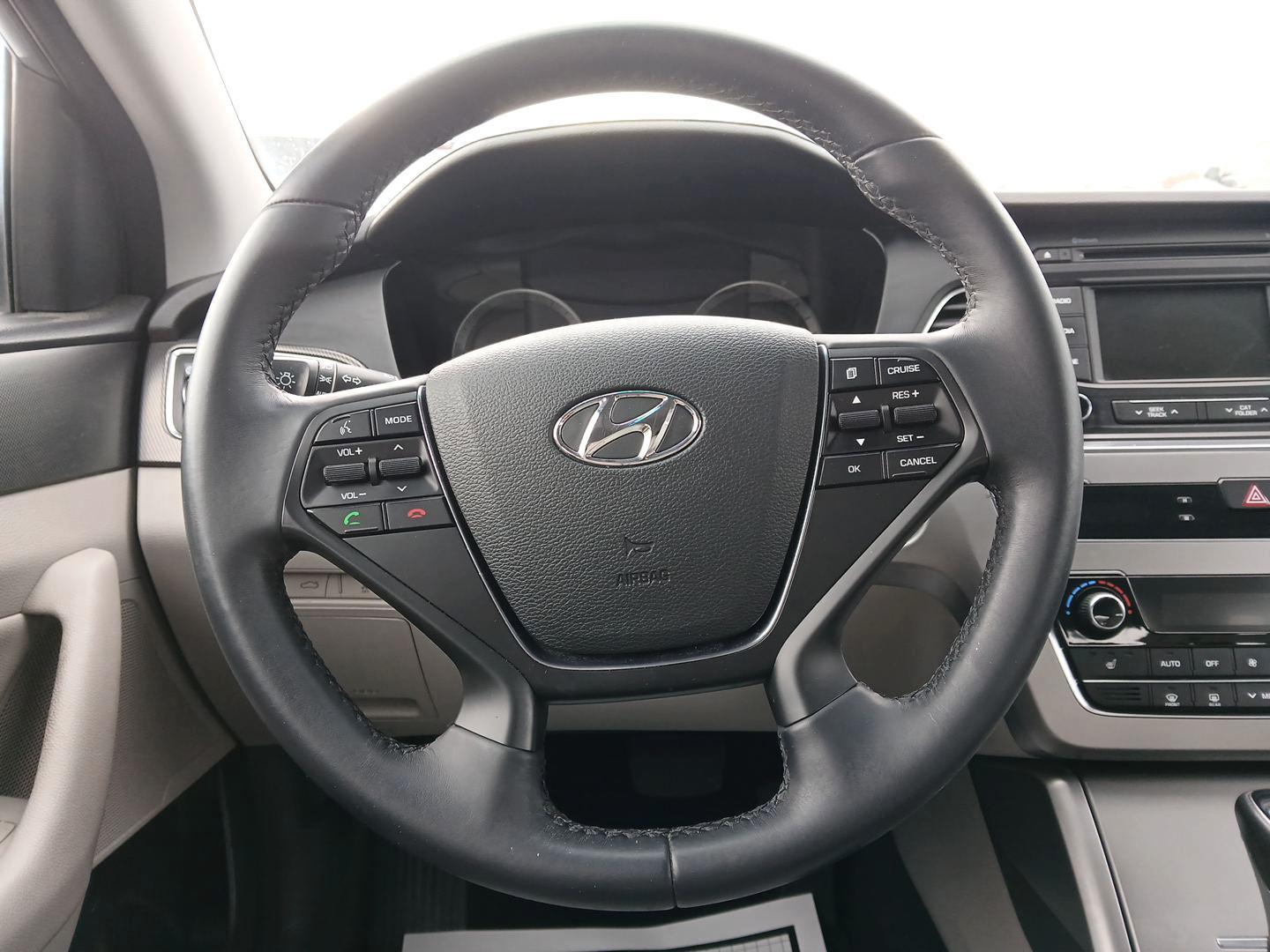 2015 Hyundai Sonata Sport (5NPE34AF5FH) with an 2.4L L4 DOHC 16V engine, 6-Speed Automatic transmission, located at 1184 Kauffman Ave, Fairborn, OH, 45324, (937) 908-9800, 39.807072, -84.030914 - 2015 Hyundai Sonata Sport - Photo#15