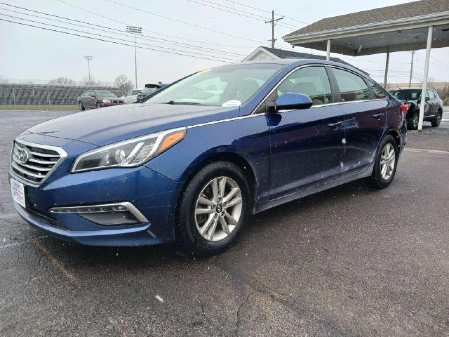 2015 Lakeside Blue Hyundai Sonata SE (5NPE24AFXFH) with an 2.4L L4 DOHC 16V engine, 7-Speed Automatic transmission, located at 1230 East Main St, Xenia, OH, 45385, (937) 908-9800, 39.688026, -83.910172 - Photo#1