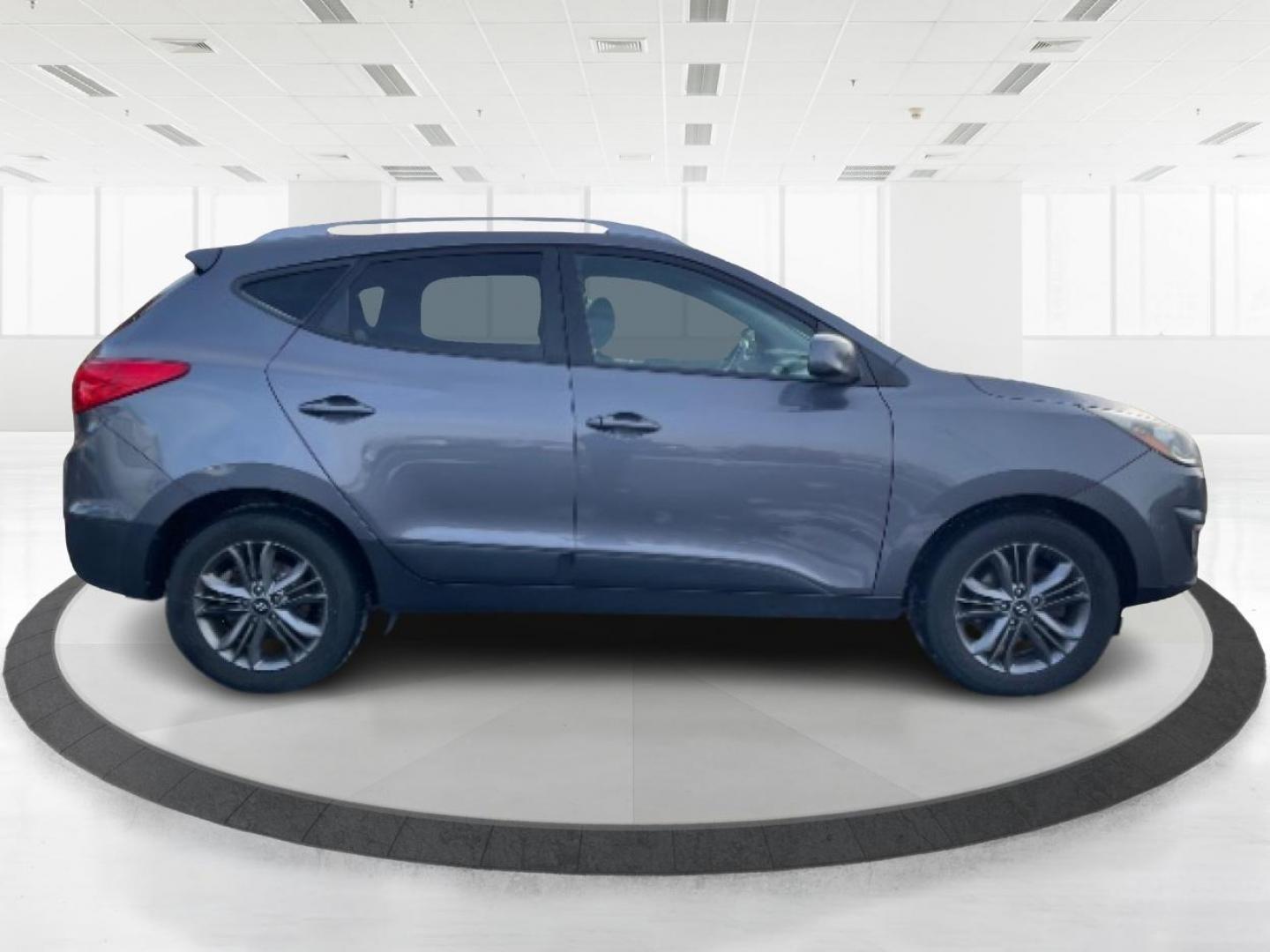 2015 Graphite Gray Metallic Hyundai Tucson (KM8JUCAG4FU) with an 2.4L L4 DOHC 16V engine, 6-Speed Automatic transmission, located at 1230 East Main St, Xenia, OH, 45385, (937) 908-9800, 39.688026, -83.910172 - Photo#1