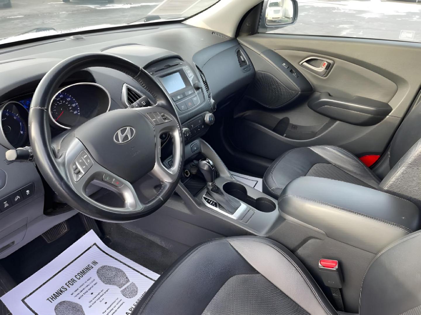 2015 Graphite Gray Metallic Hyundai Tucson (KM8JUCAG4FU) with an 2.4L L4 DOHC 16V engine, 6-Speed Automatic transmission, located at 1230 East Main St, Xenia, OH, 45385, (937) 908-9800, 39.688026, -83.910172 - Photo#6