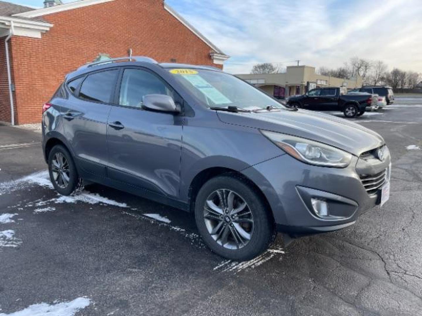 2015 Hyundai Tucson SE AWD (KM8JUCAG4FU) with an 2.4L L4 DOHC 16V engine, 6-Speed Automatic transmission, located at 880 E. National Road, Vandalia, OH, 45377, (937) 908-9800, 39.891918, -84.183594 - 2015 Hyundai Tucson SE AWD - Photo#0