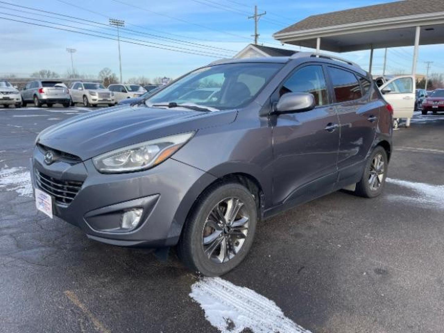 2015 Hyundai Tucson SE AWD (KM8JUCAG4FU) with an 2.4L L4 DOHC 16V engine, 6-Speed Automatic transmission, located at 880 E. National Road, Vandalia, OH, 45377, (937) 908-9800, 39.891918, -84.183594 - 2015 Hyundai Tucson SE AWD - Photo#1