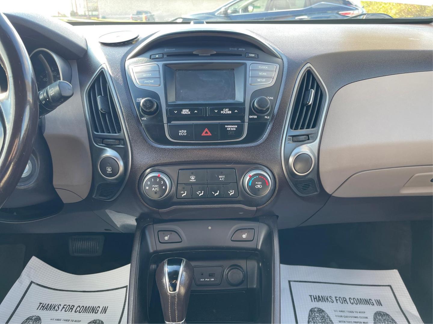 2015 Hyundai Tucson GLS AWD (KM8JUCAG7FU) with an 2.4L L4 DOHC 16V engine, 6-Speed Automatic transmission, located at 1230 East Main St, Xenia, OH, 45385, (937) 908-9800, 39.688026, -83.910172 - 2015 Hyundai Tucson GLS AWD - Photo#12