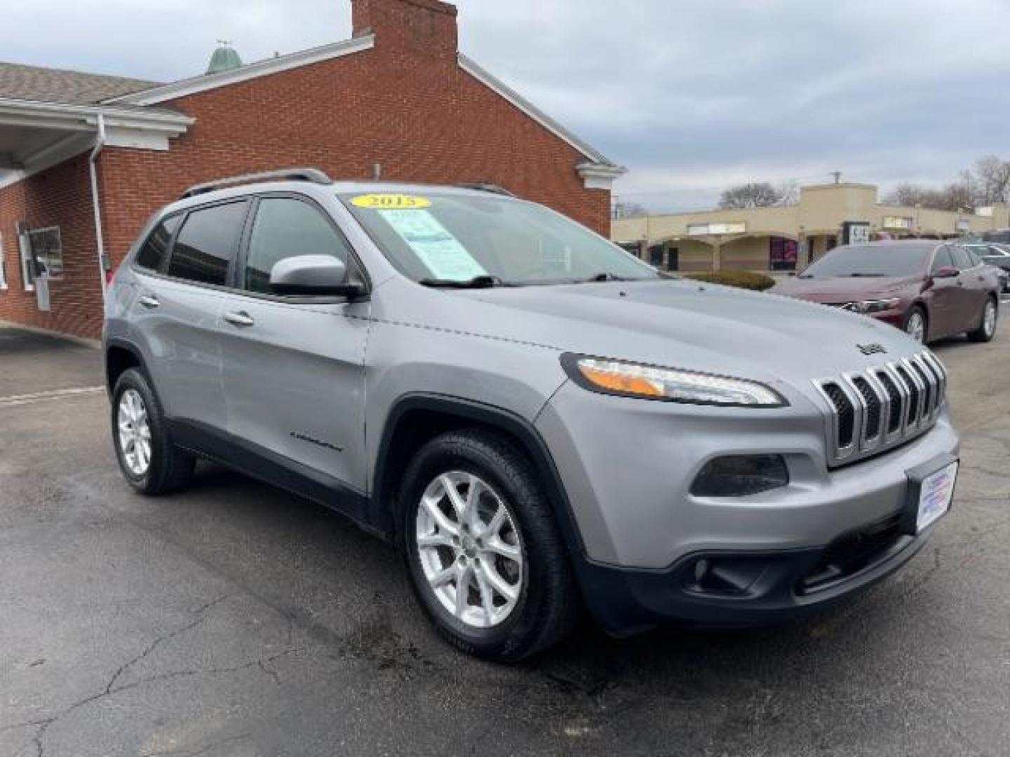 2015 Billet Silver Metallic CC Jeep Cherokee Latitude FWD (1C4PJLCB2FW) with an 2.4L L4 DOHC 16V engine, 9-Speed Automatic transmission, located at 1184 Kauffman Ave, Fairborn, OH, 45324, (937) 908-9800, 39.807072, -84.030914 - Photo#0