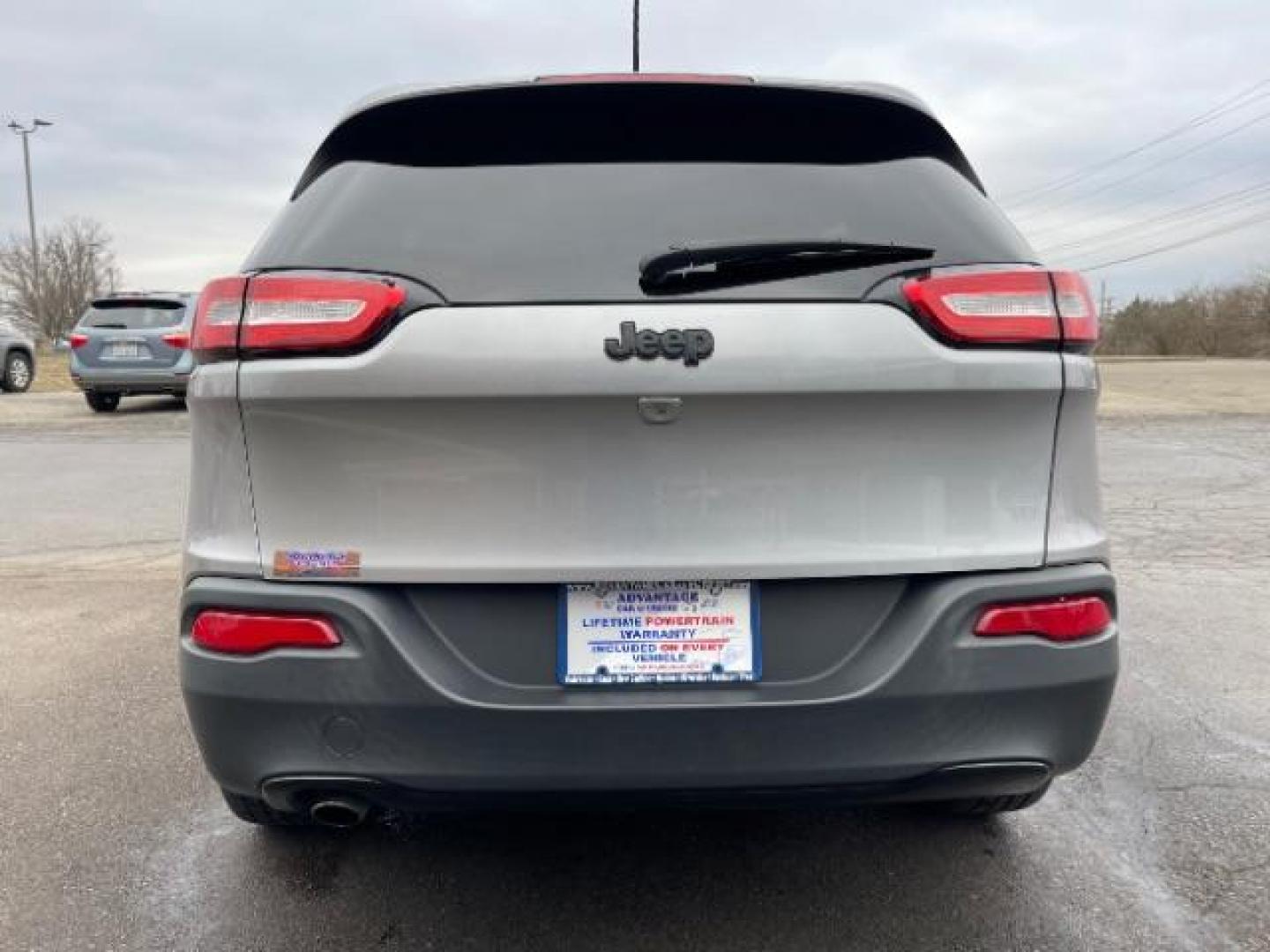 2015 Billet Silver Metallic CC Jeep Cherokee Latitude FWD (1C4PJLCB2FW) with an 2.4L L4 DOHC 16V engine, 9-Speed Automatic transmission, located at 1184 Kauffman Ave, Fairborn, OH, 45324, (937) 908-9800, 39.807072, -84.030914 - Photo#5