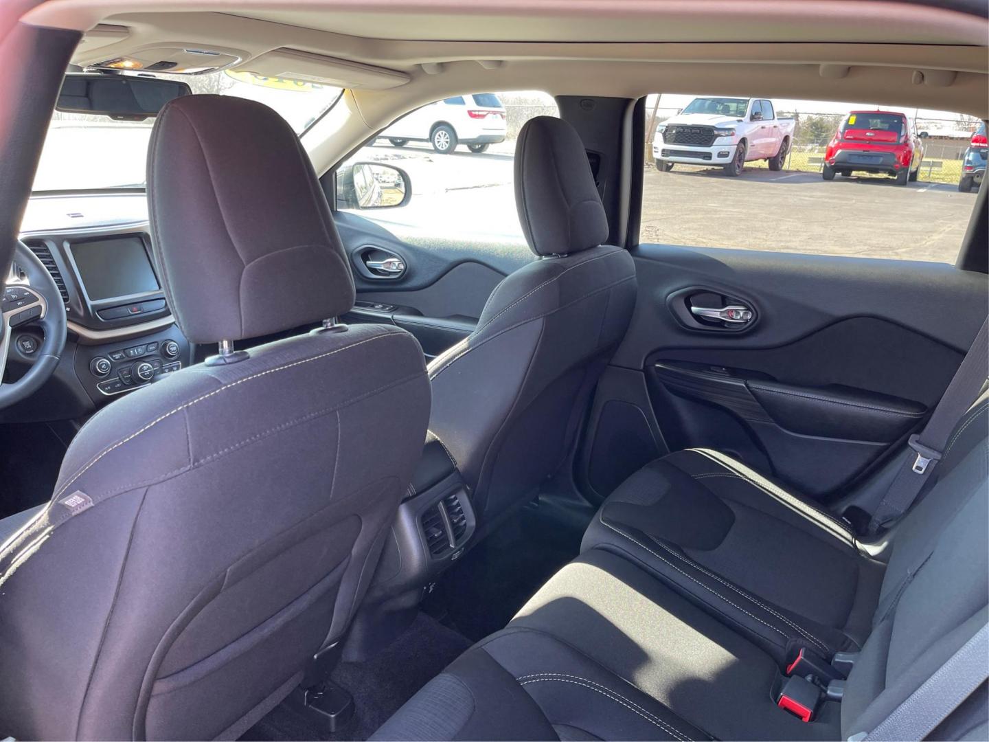 2015 Jeep Cherokee Latitude (1C4PJLCS0FW) with an Other engine, located at 1184 Kauffman Ave, Fairborn, OH, 45324, (937) 908-9800, 39.807072, -84.030914 - 2015 Jeep Cherokee Latitude - Photo#9