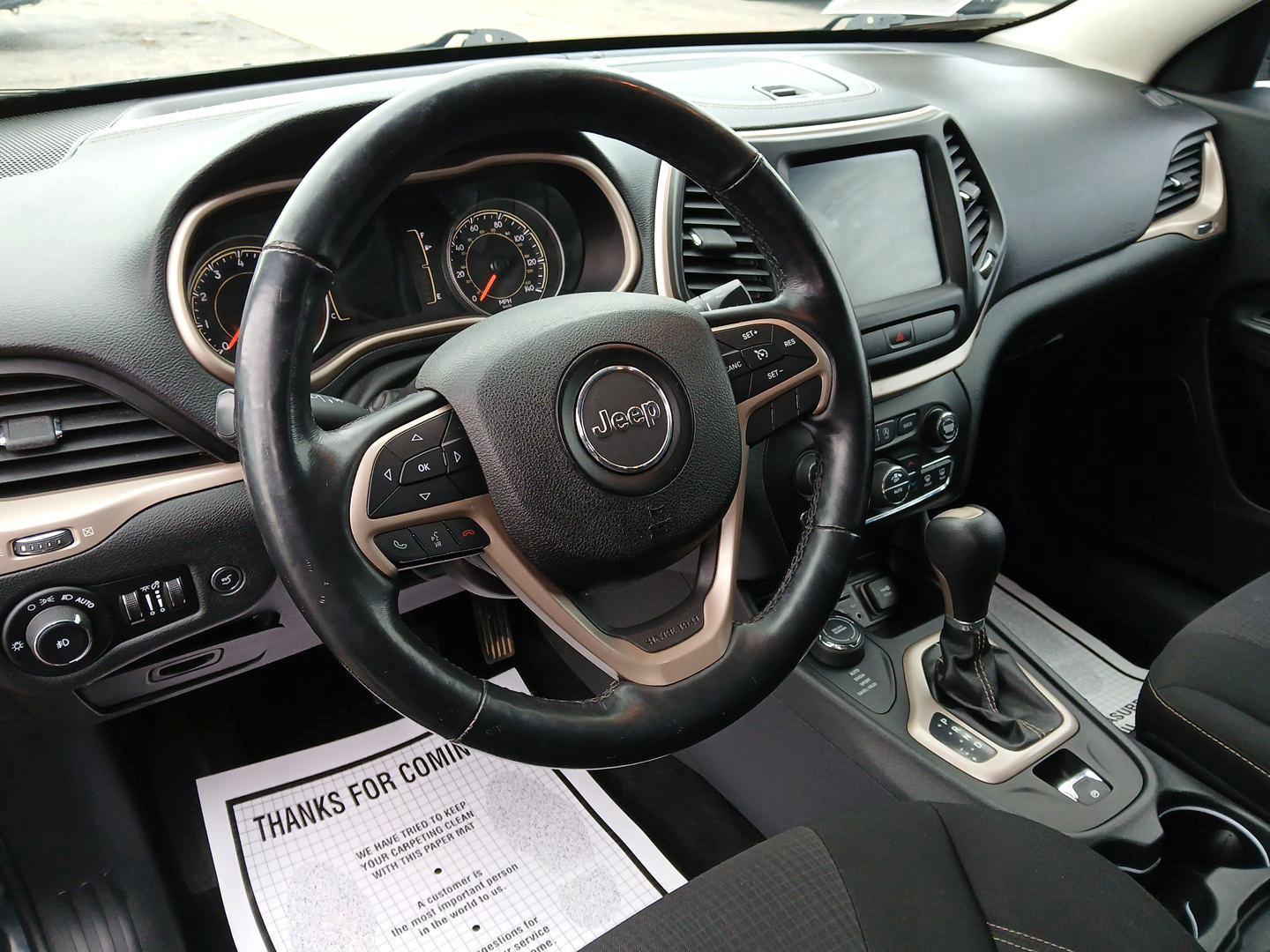 2015 Jeep Cherokee Latitude 4WD (1C4PJMCS5FW) with an 3.2L V6 DOHC 24V engine, 9-Speed Automatic transmission, located at 4508 South Dixie Dr, Moraine, OH, 45439, (937) 908-9800, 39.689976, -84.218452 - 2015 Jeep Cherokee Latitude 4WD - Photo#8