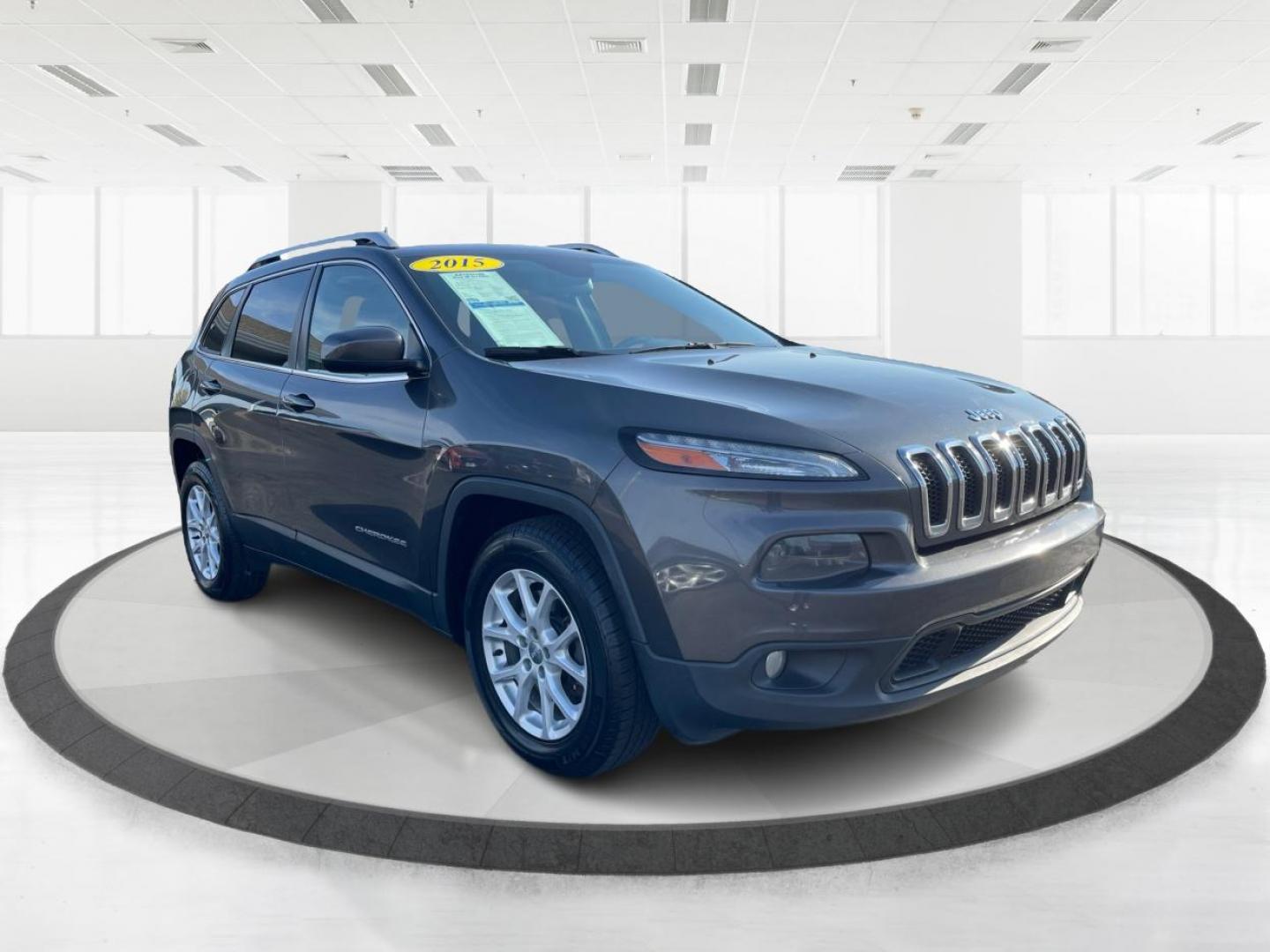 2015 Granite Crystal Met CC Jeep Cherokee Latitude 4WD (1C4PJMCS0FW) with an 3.2L V6 DOHC 24V engine, 9-Speed Automatic transmission, located at 880 E. National Road, Vandalia, OH, 45377, (937) 908-9800, 39.891918, -84.183594 - Photo#0