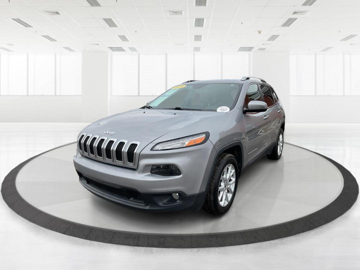 2015 Jeep Cherokee Latitude (1C4PJLCB7FW) with an MultiAir 2.4L I-4 variable valve control engine, located at 401 Woodman Dr, Riverside, OH, 45431, (937) 908-9800, 39.760899, -84.123421 - 2015 Jeep Cherokee Latitude - Photo#6