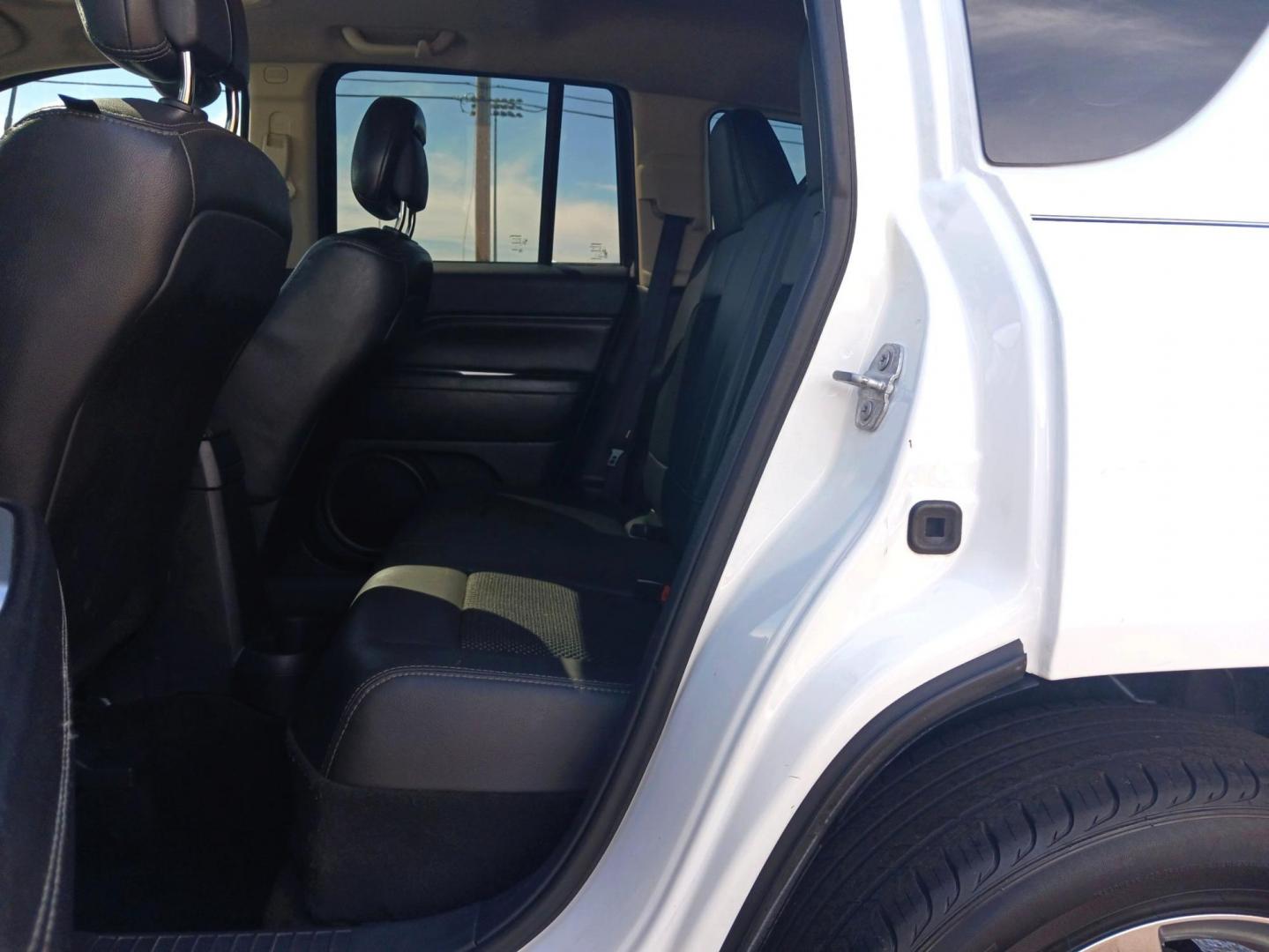 2015 Bright White Clear Coat Jeep Compass (1C4NJDEB5FD) with an 2.4L L4 DOHC 16V engine, 6-Speed Automatic transmission, located at 1951 S Dayton Lakeview Rd., New Carlisle, OH, 45344, (937) 908-9800, 39.890999, -84.050255 - Photo#9