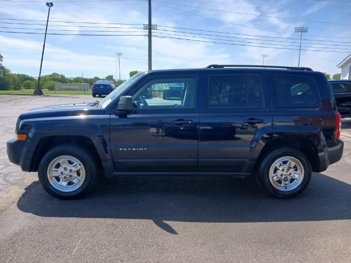 2015 Jeep Patriot Sport 2WD (1C4NJPBAXFD) with an 2.0L L4 DOHC 16V engine, located at 1951 S Dayton Lakeview Rd., New Carlisle, OH, 45344, (937) 908-9800, 39.890999, -84.050255 - 2015 Jeep Patriot Sport 2WD - Photo#15