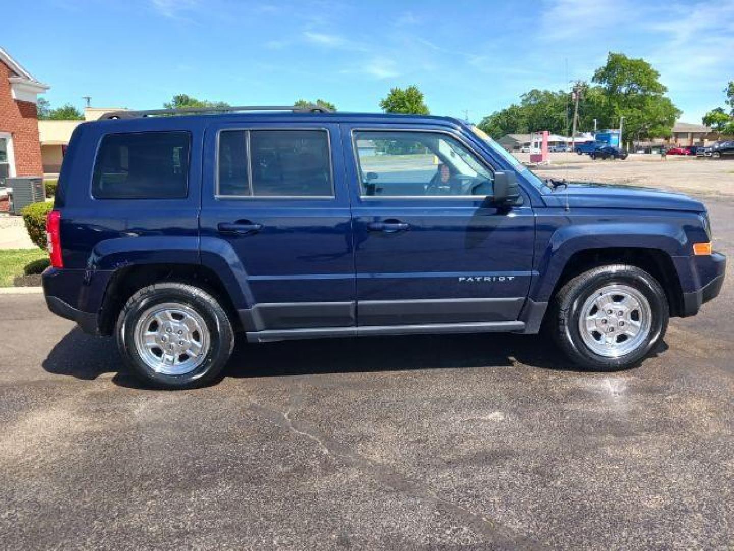 2015 Jeep Patriot Sport 2WD (1C4NJPBAXFD) with an 2.0L L4 DOHC 16V engine, located at 1951 S Dayton Lakeview Rd., New Carlisle, OH, 45344, (937) 908-9800, 39.890999, -84.050255 - 2015 Jeep Patriot Sport 2WD - Photo#16