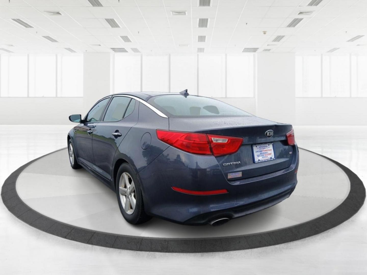 2015 Smokey Blue Kia Optima LX (KNAGM4A72F5) with an 2.4L L4 DOHC 16V engine, 6-Speed Automatic transmission, located at 1230 East Main St, Xenia, OH, 45385, (937) 908-9800, 39.688026, -83.910172 - Photo#4