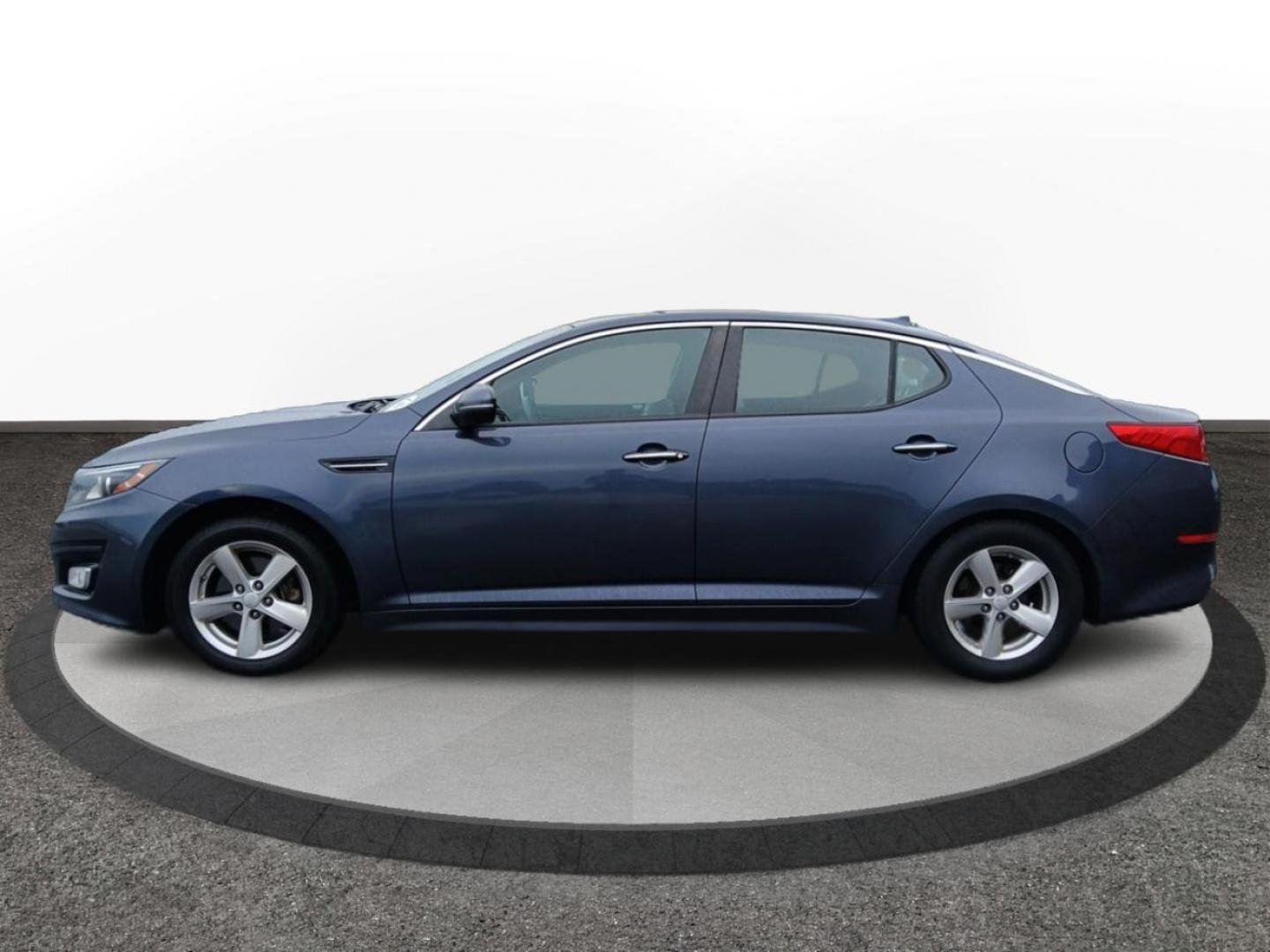 2015 Smokey Blue Kia Optima LX (KNAGM4A72F5) with an 2.4L L4 DOHC 16V engine, 6-Speed Automatic transmission, located at 1230 East Main St, Xenia, OH, 45385, (937) 908-9800, 39.688026, -83.910172 - Photo#5