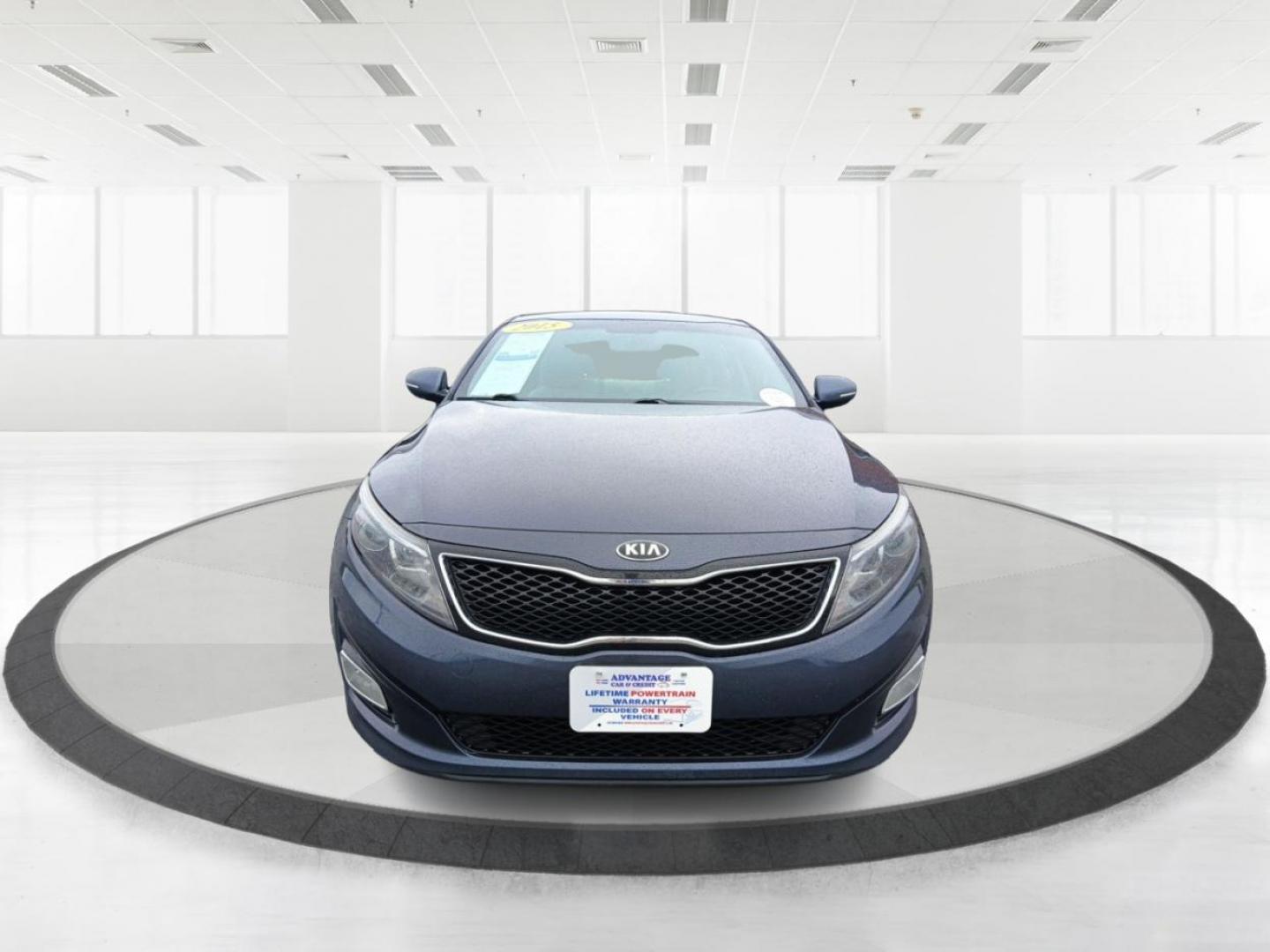 2015 Smokey Blue Kia Optima LX (KNAGM4A72F5) with an 2.4L L4 DOHC 16V engine, 6-Speed Automatic transmission, located at 1230 East Main St, Xenia, OH, 45385, (937) 908-9800, 39.688026, -83.910172 - Photo#6