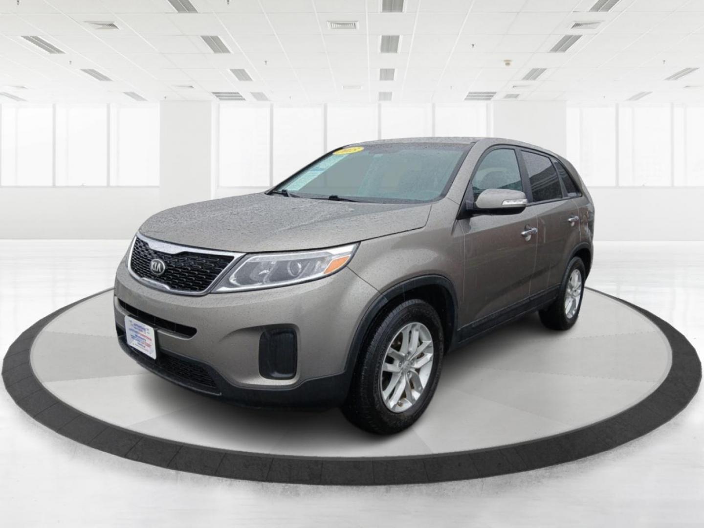 2015 Satin Metal Kia Sorento LX 2WD (5XYKT3A61FG) with an 2.4L L4 DOHC 16V engine, 6-Speed Automatic transmission, located at 880 E. National Road, Vandalia, OH, 45377, (937) 908-9800, 39.891918, -84.183594 - Photo#7