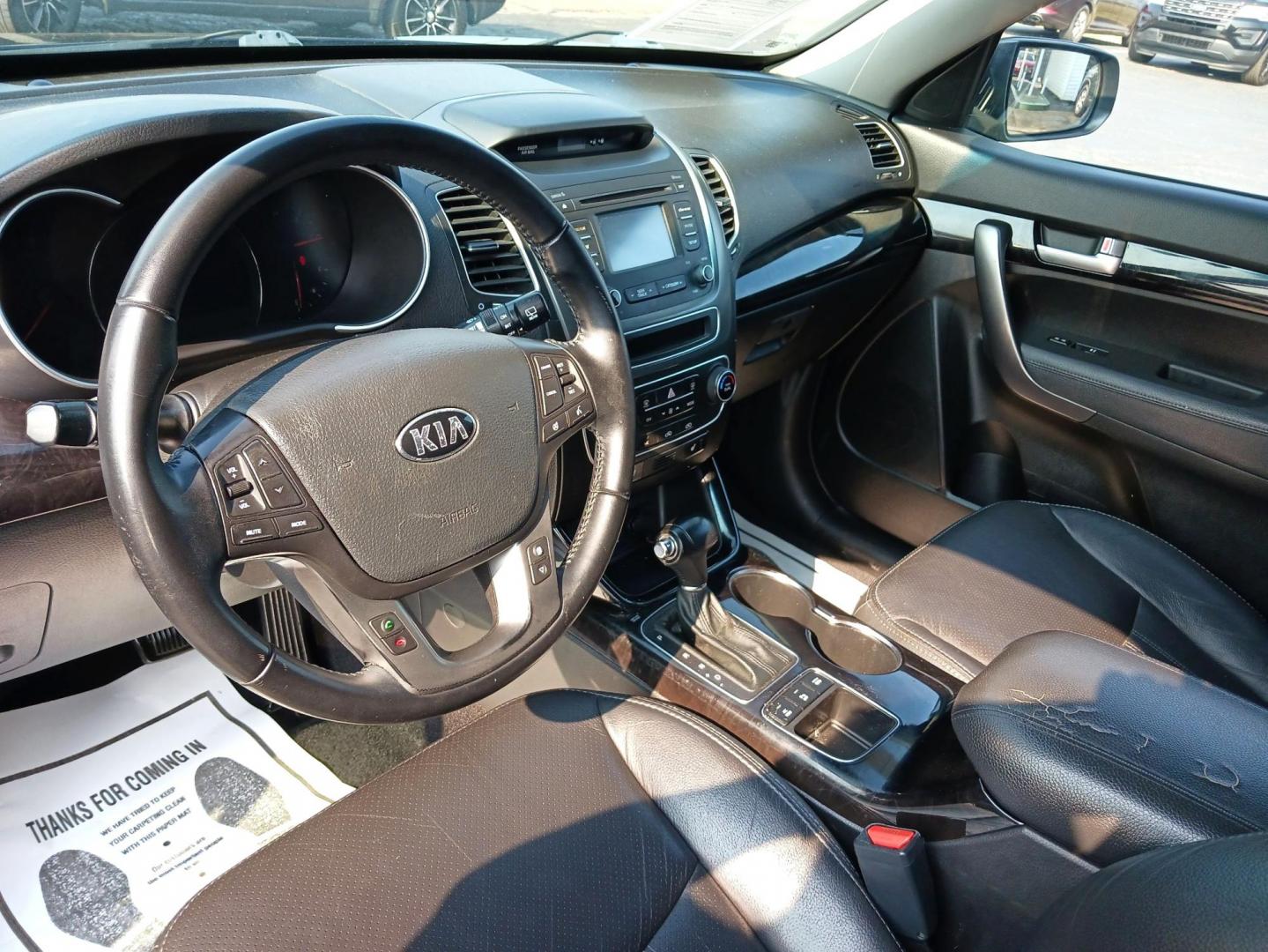 2015 Ebony Black Kia Sorento (5XYKUDA73FG) with an 3.3L V6 DOHC 24V engine, 6-Speed Automatic transmission, located at 1951 S Dayton Lakeview Rd., New Carlisle, OH, 45344, (937) 908-9800, 39.890999, -84.050255 - Photo#8