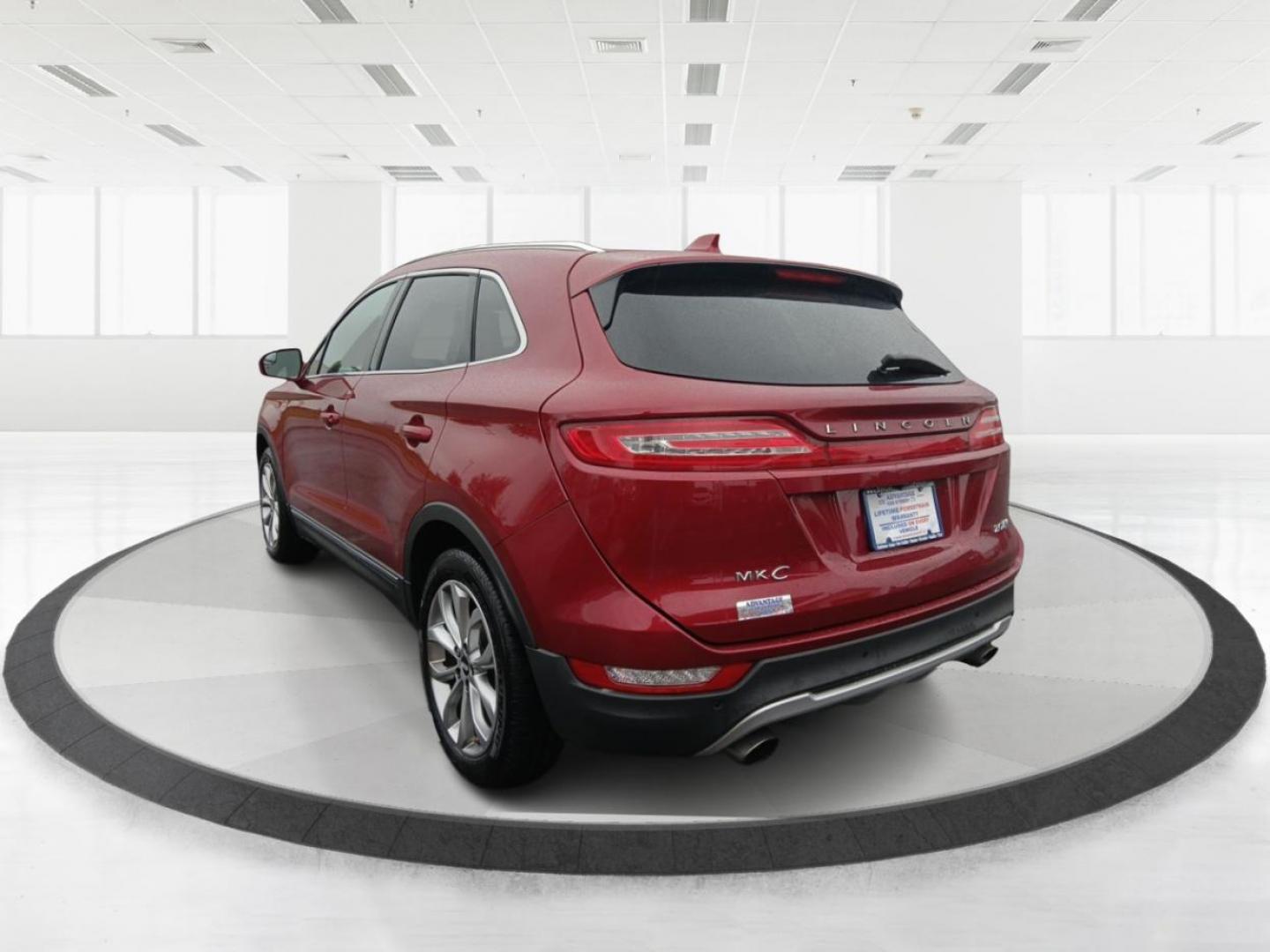 2015 Lincoln MKC AWD (5LMCJ2A9XFU) with an 2.0L L4 DOHC 16V engine, 6-Speed Automatic transmission, located at 8750 N County Rd 25A, Piqua, OH, 45356, (937) 908-9800, 40.164391, -84.232513 - 2015 Lincoln MKC AWD - Photo#4