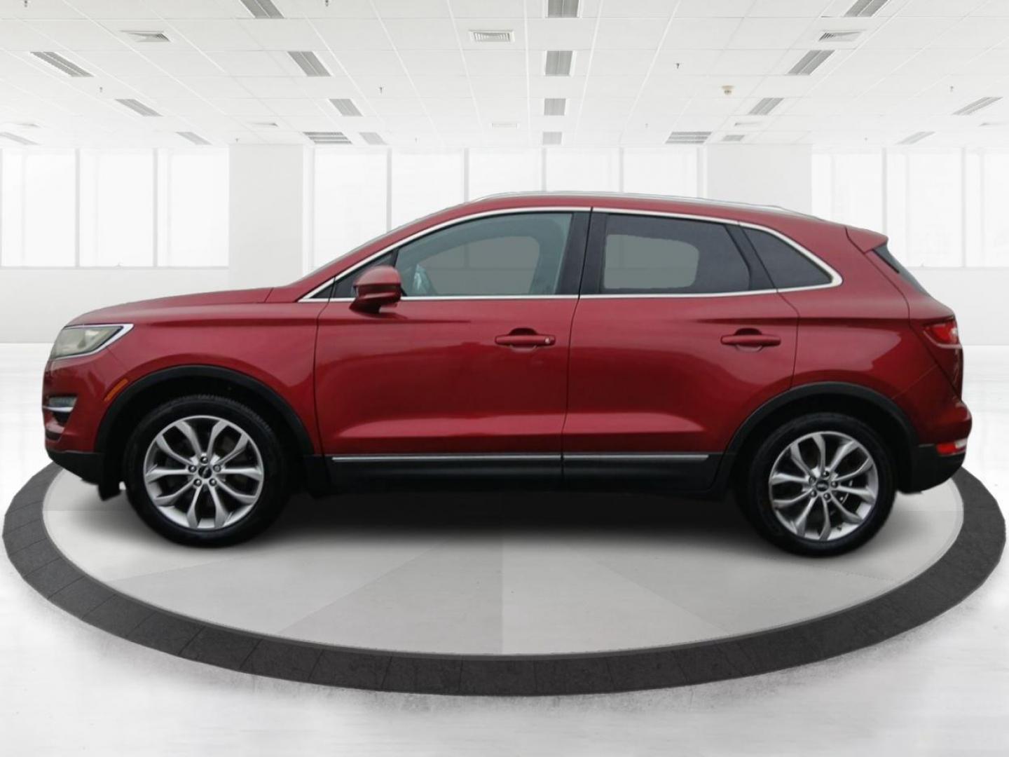 2015 Lincoln MKC AWD (5LMCJ2A9XFU) with an 2.0L L4 DOHC 16V engine, 6-Speed Automatic transmission, located at 8750 N County Rd 25A, Piqua, OH, 45356, (937) 908-9800, 40.164391, -84.232513 - 2015 Lincoln MKC AWD - Photo#5