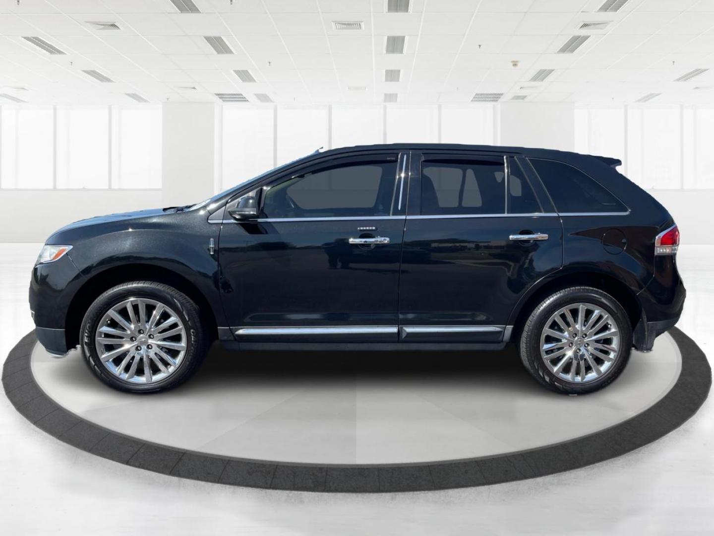 2015 Tuxedo Black Metallic Lincoln MKX AWD (2LMDJ8JK2FB) with an 3.7L V6 DOHC 24V engine, 6-Speed Automatic transmission, located at 880 E. National Road, Vandalia, OH, 45377, (937) 908-9800, 39.891918, -84.183594 - Photo#5