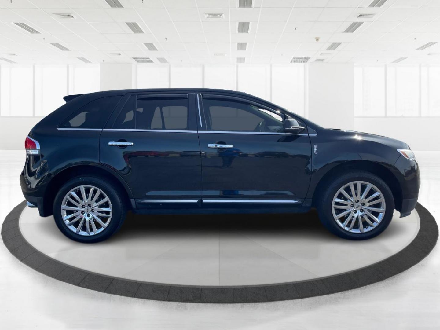 2015 Lincoln MKX AWD (2LMDJ8JK2FB) with an 3.7L V6 DOHC 24V engine, 6-Speed Automatic transmission, located at 1230 East Main St, Xenia, OH, 45385, (937) 908-9800, 39.688026, -83.910172 - 2015 Lincoln MKX AWD - Photo#1