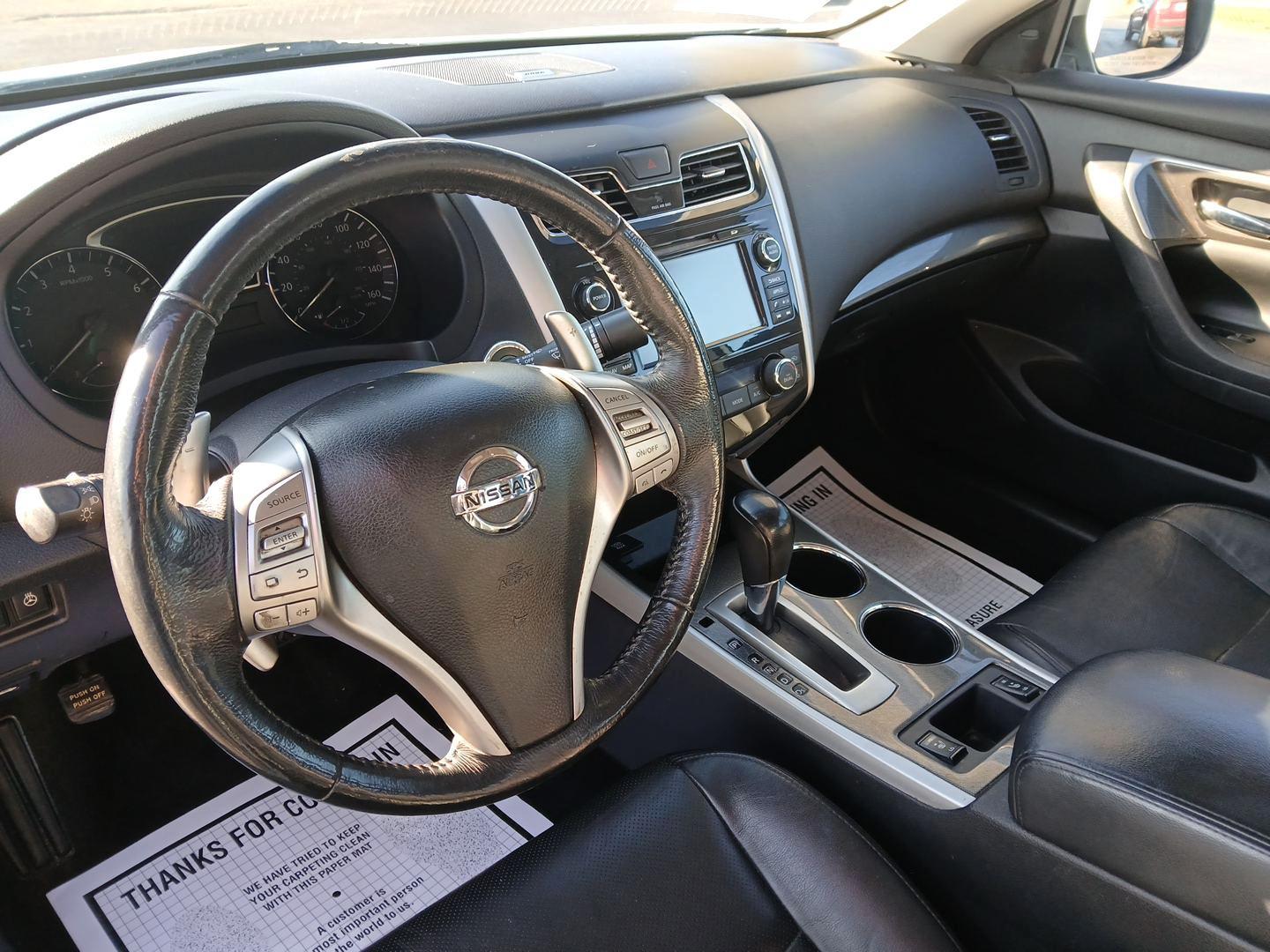 2015 Nissan Altima 3.5 SL (1N4BL3AP1FC) with an 3.5L V6 DOHC 24V engine, Continuously Variable Transmission transmission, located at 8750 N County Rd 25A, Piqua, OH, 45356, (937) 908-9800, 40.164391, -84.232513 - 2015 Nissan Altima 3.5 SL - Photo#8