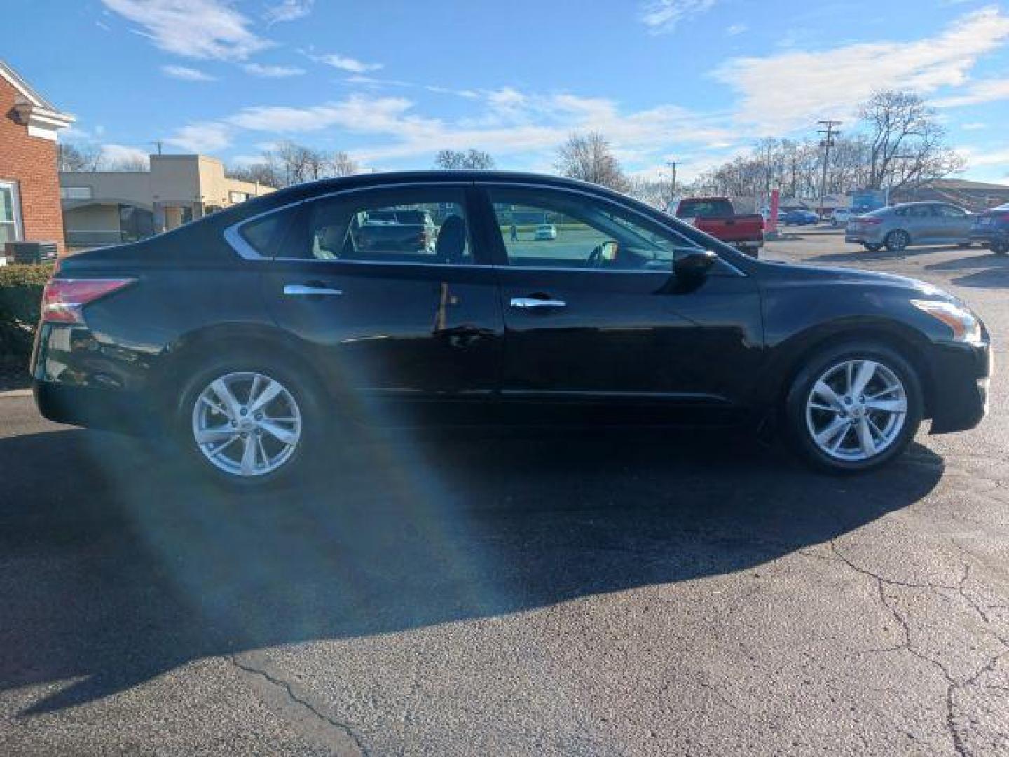 2015 Super Black Nissan Altima 2.5 SV (1N4AL3APXFC) with an 2.5L L4 DOHC 16V engine, Continuously Variable Transmission transmission, located at 401 Woodman Dr, Riverside, OH, 45431, (937) 908-9800, 39.760899, -84.123421 - Photo#4