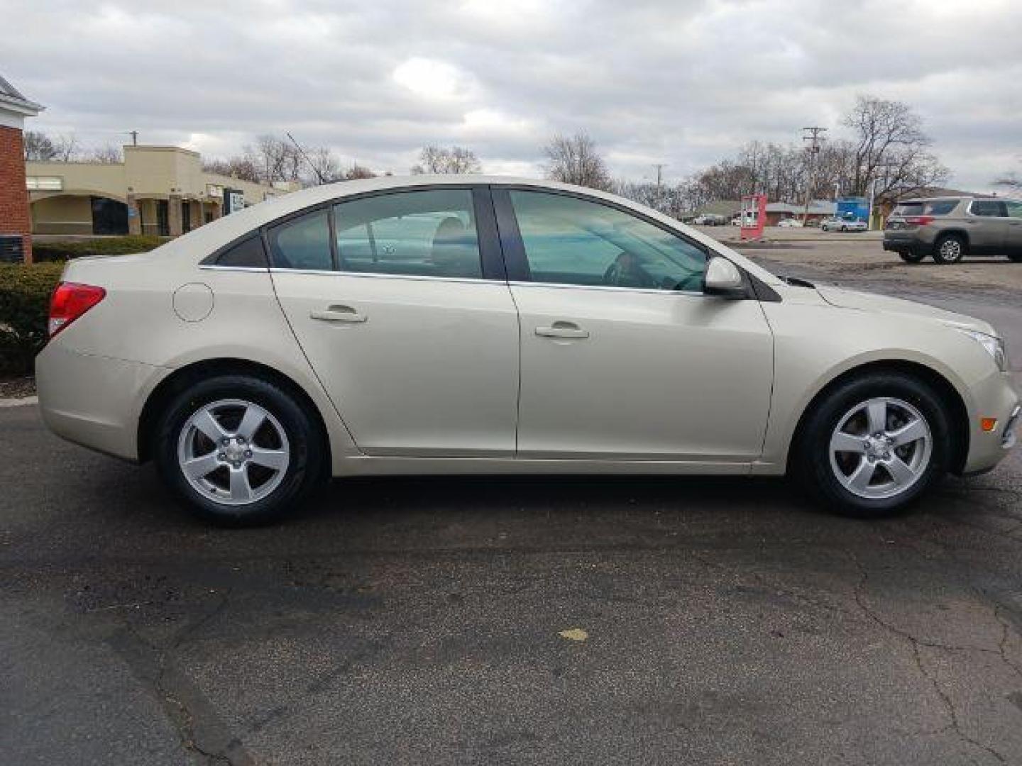 2016 Gold Chevrolet Cruze Limited 1LT Auto (1G1PE5SB0G7) with an 1.4L L4 DOHC 16V TURBO engine, 6-Speed Automatic transmission, located at 1951 S Dayton Lakeview Rd., New Carlisle, OH, 45344, (937) 908-9800, 39.890999, -84.050255 - Photo#4