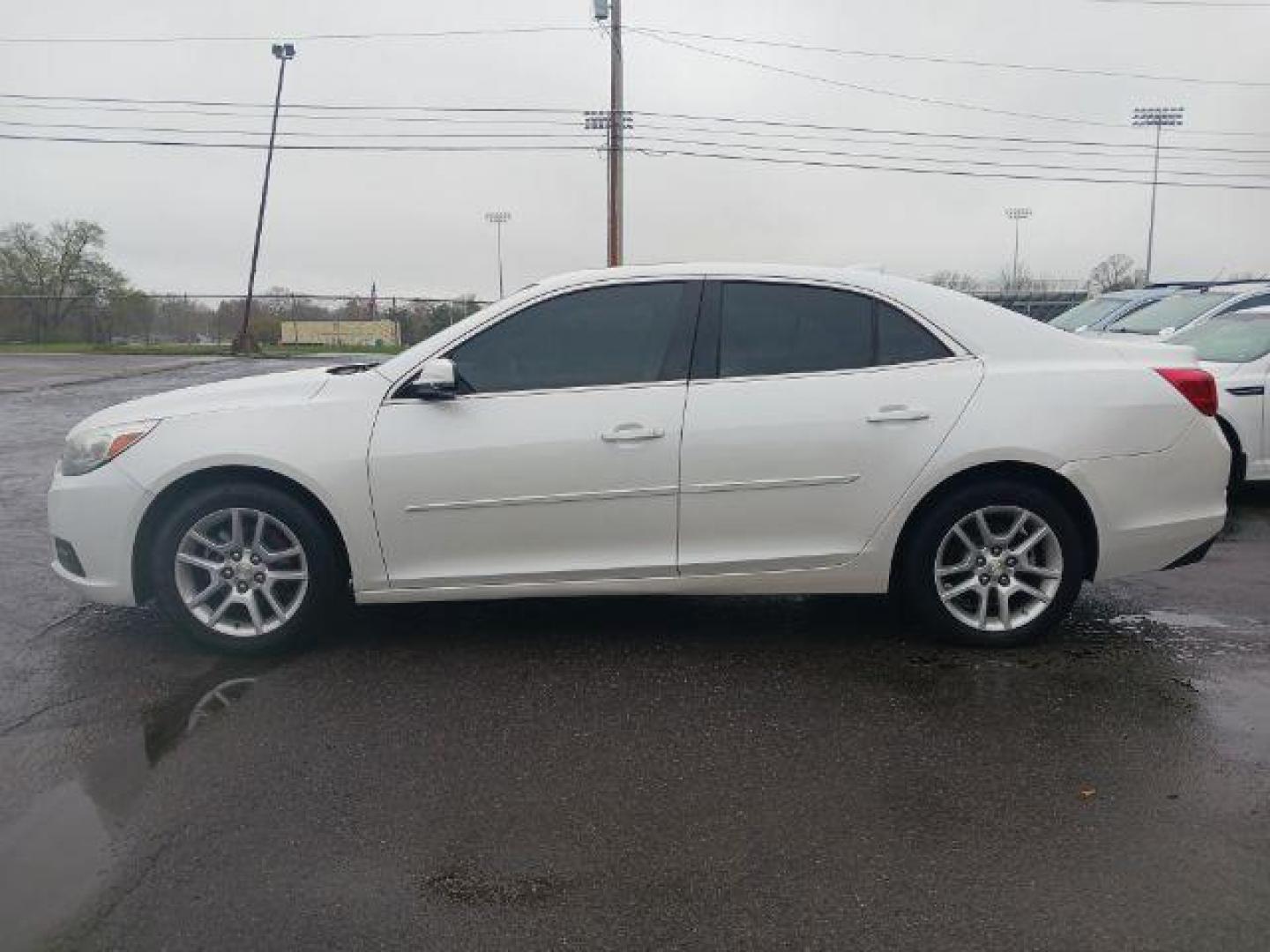 2016 Summit White Chevrolet Malibu Limited 1LT (1G11C5SA7GF) with an 2.5L L4 DOHC 16V engine, 6-Speed Automatic transmission, located at 1951 S Dayton Lakeview Rd., New Carlisle, OH, 45344, (937) 908-9800, 39.890999, -84.050255 - Photo#3