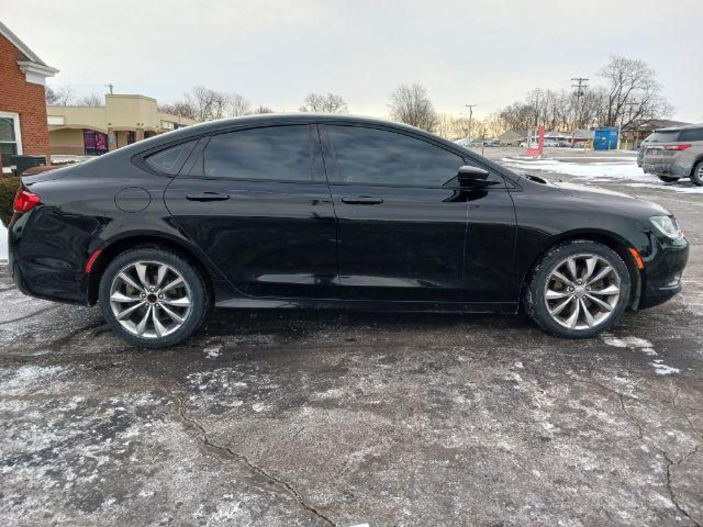 2016 Black Clear Coat Chrysler 200 S (1C3CCCBB9GN) with an 2.4L L4 DOHC 16V engine, 9-Speed Automatic transmission, located at 1099 N County Rd 25A , Troy, OH, 45373, (937) 908-9800, 40.057079, -84.212883 - Photo#4