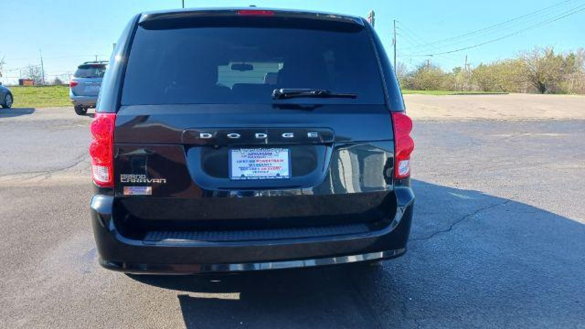 2016 Brilliant Black Crystal Pearl Coat Dodge Grand Caravan SE (2C4RDGBG0GR) with an 3.6L V6 DOHC 24V engine, 6-Speed Automatic transmission, located at 4508 South Dixie Dr, Moraine, OH, 45439, (937) 908-9800, 39.689976, -84.218452 - Photo#5