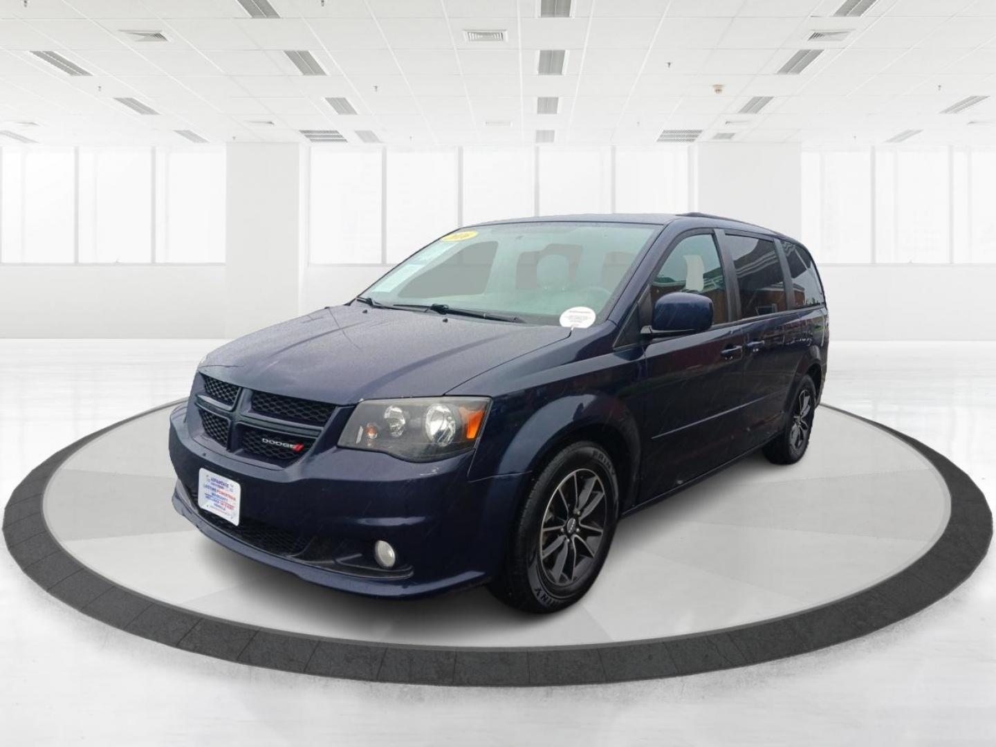 2016 True Blue Pearl Coat Dodge Grand Caravan R/T (2C4RDGEG5GR) with an 3.6L V6 DOHC 24V engine, 6-Speed Automatic transmission, located at 1230 East Main St, Xenia, OH, 45385, (937) 908-9800, 39.688026, -83.910172 - Photo#7