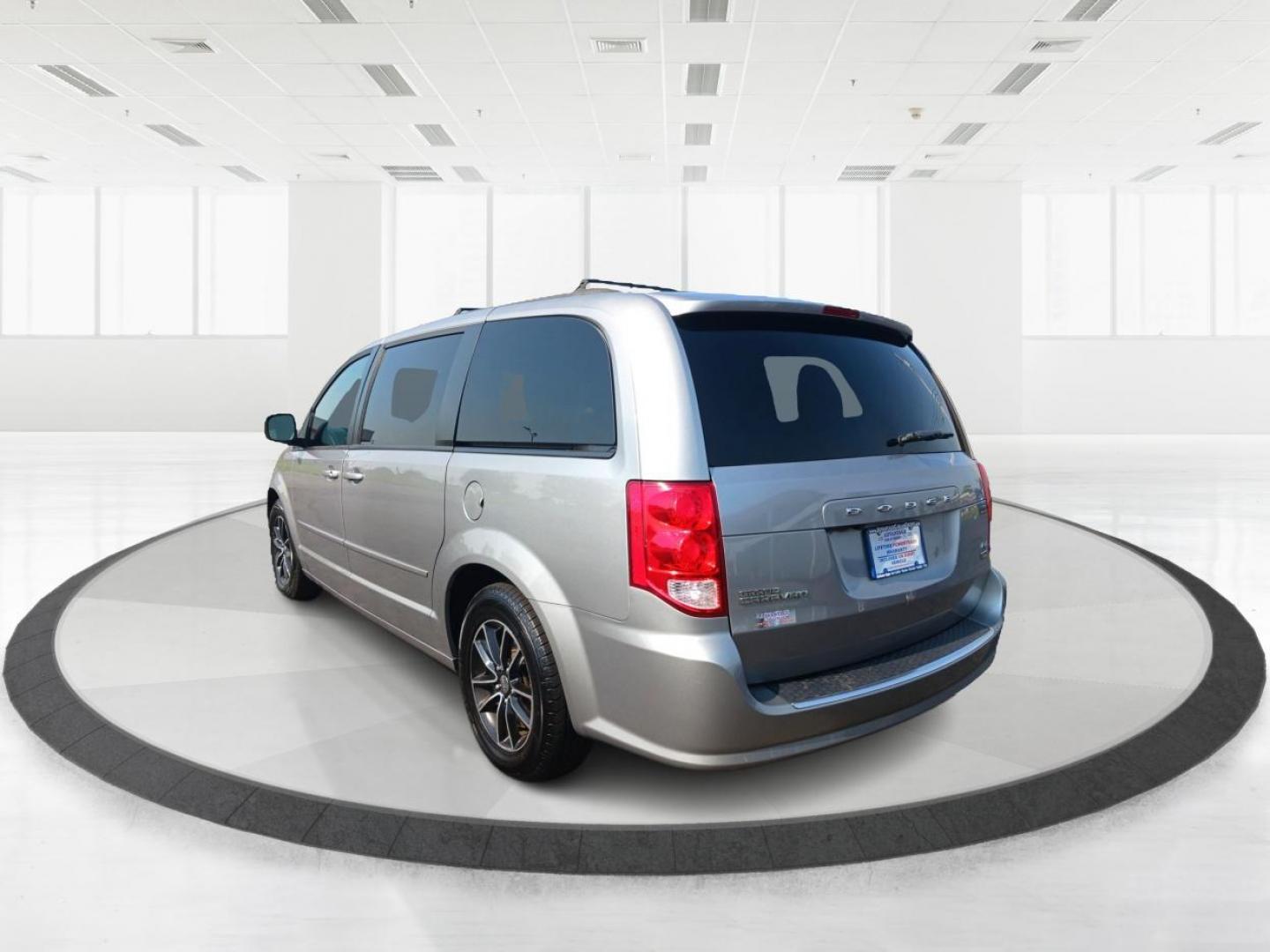 2016 Billet Silver Metallic Clear Coat Dodge Grand Caravan (2C4RDGEG2GR) with an 3.6L V6 DOHC 24V engine, 6-Speed Automatic transmission, located at 880 E. National Road, Vandalia, OH, 45377, (937) 908-9800, 39.891918, -84.183594 - Photo#4