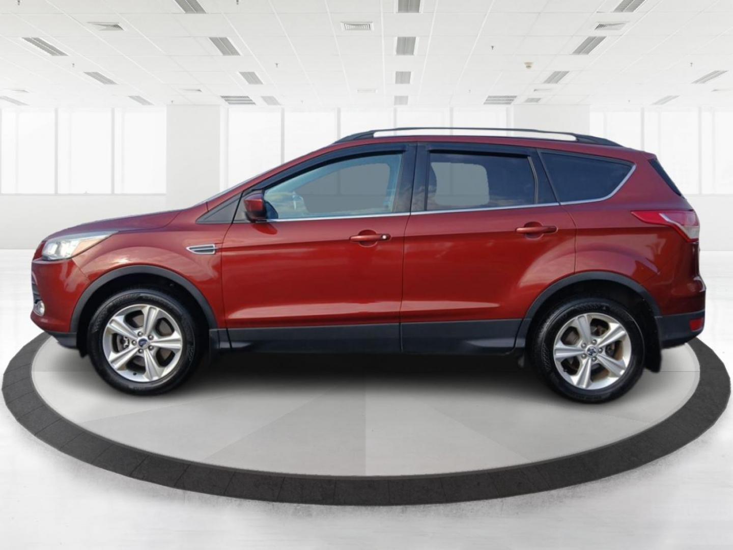 2016 Ford Escape SE 4WD (1FMCU9G95GU) with an 2.0L L4 DOHC 16V engine, 6-Speed Automatic transmission, located at 4508 South Dixie Dr, Moraine, OH, 45439, (937) 908-9800, 39.689976, -84.218452 - 2016 Ford Escape SE 4WD - Photo#4